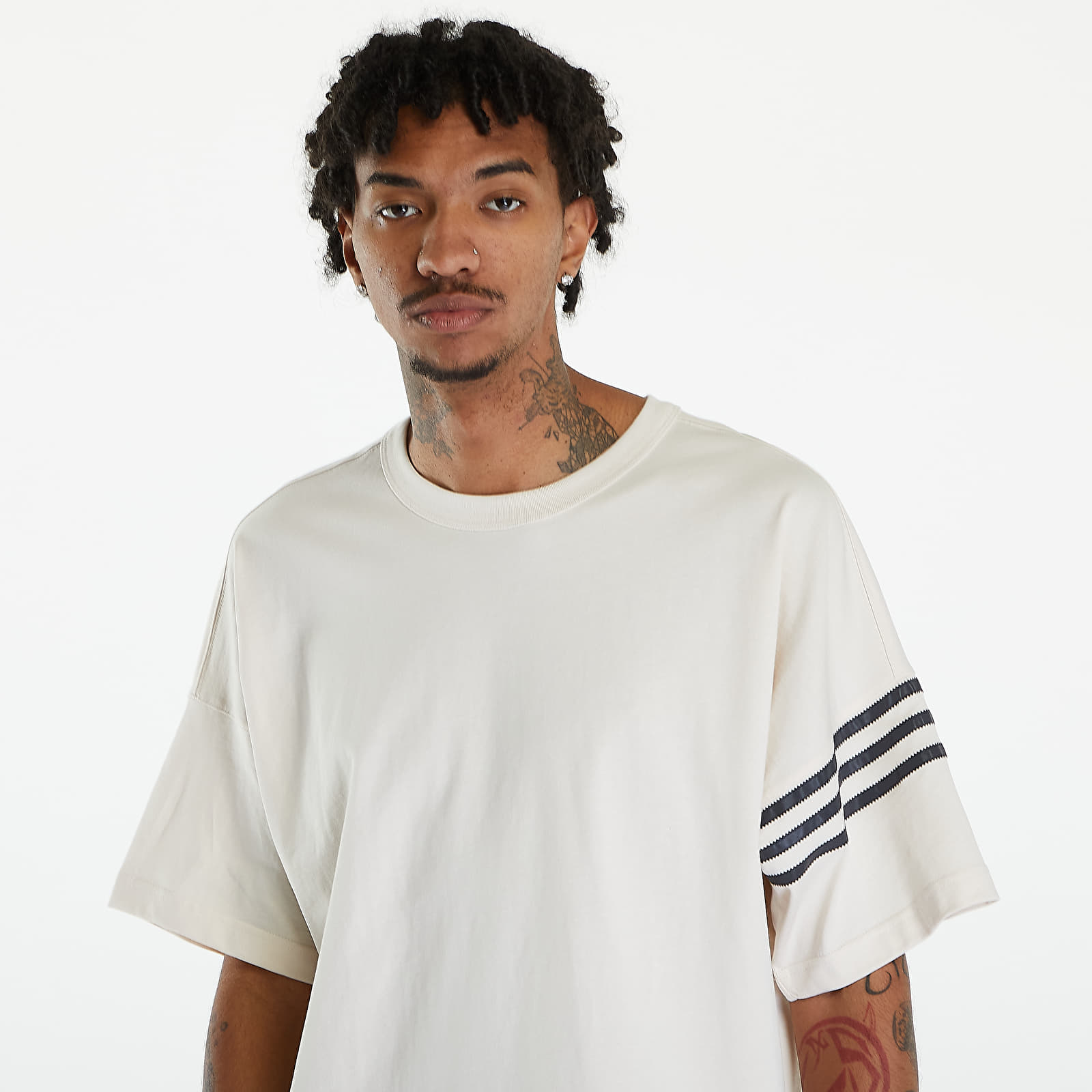 T-shirts adidas Street Neuclassic Tee Wonder White