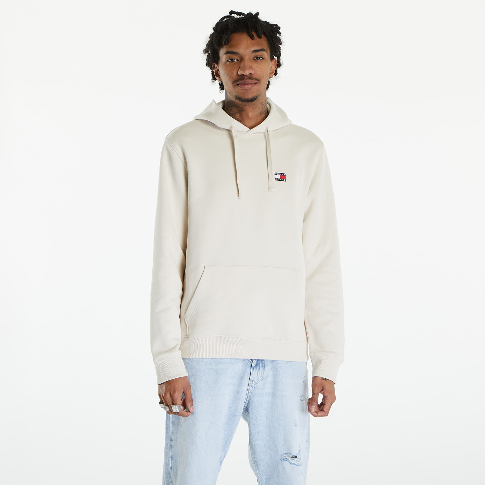 Bluzy Tommy Jeans Regular Badge Hoodie Newsprint