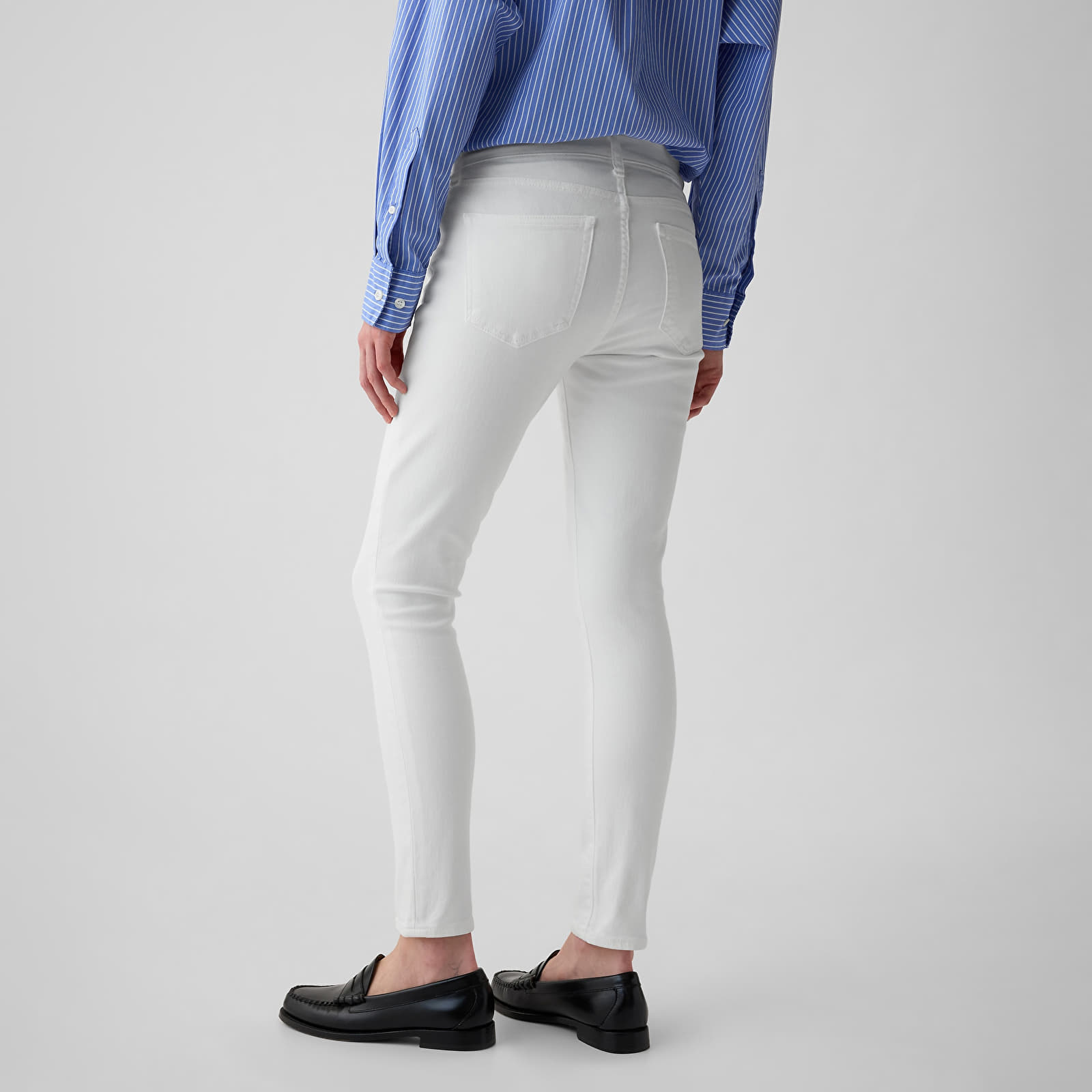 White jeans gap store