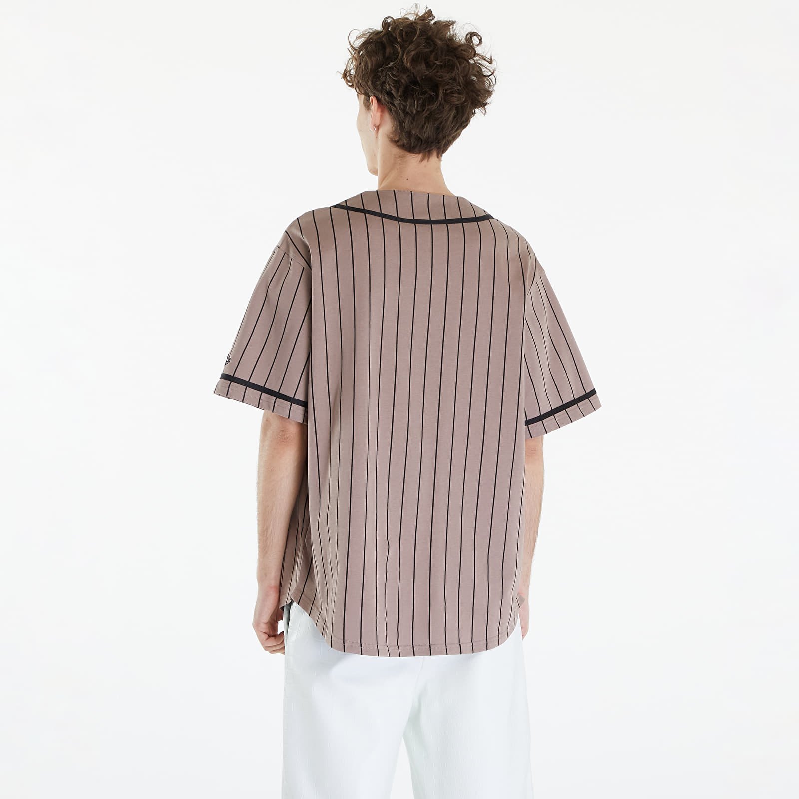 Herren-T-Shirts New Era Pinstripe Jersey Ash Brown/ Black