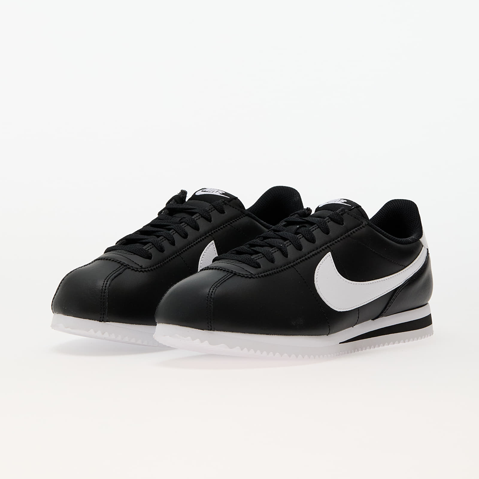 Baskets et chaussures pour hommes Nike Cortez Black White Queens