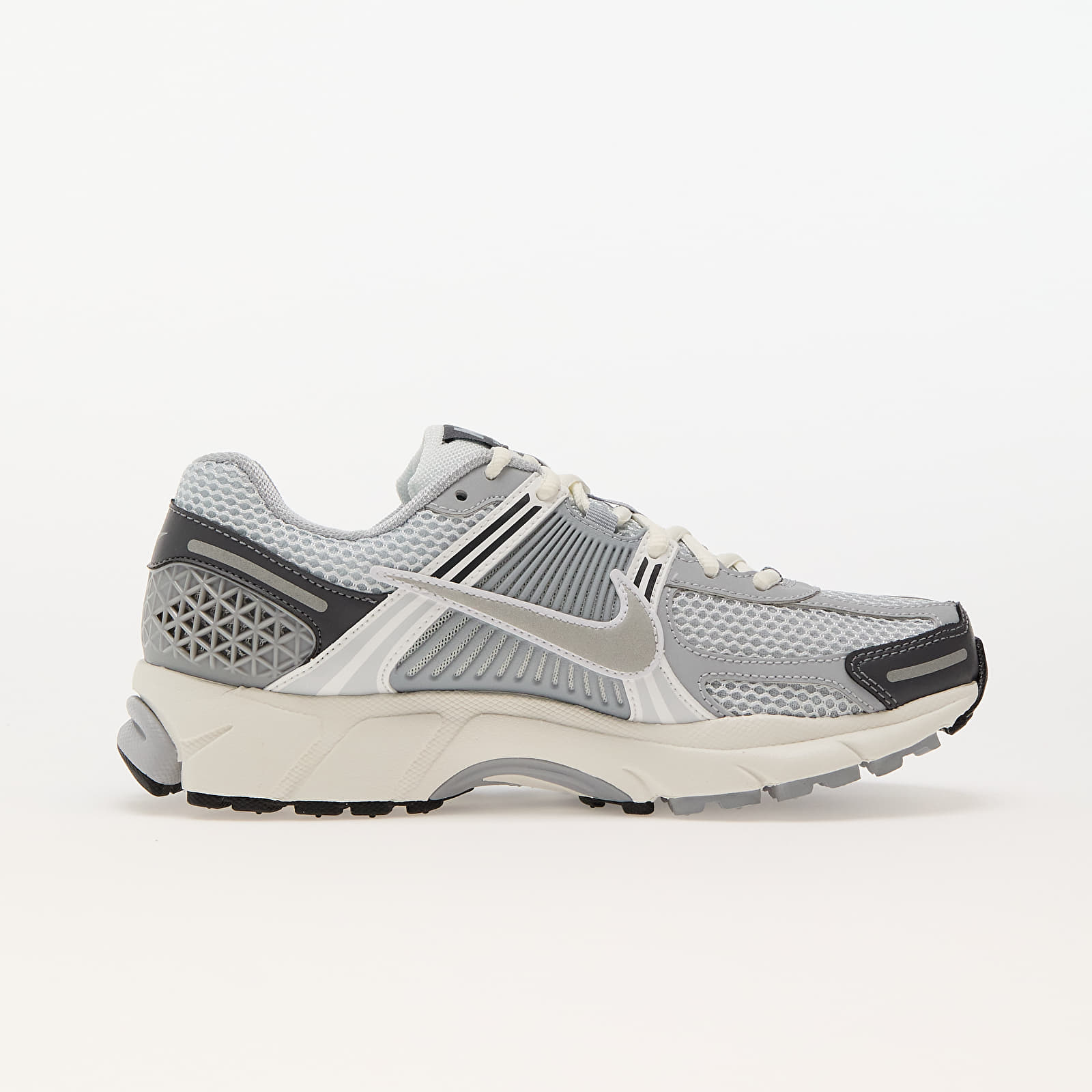 Chaussures et baskets femme Nike W Zoom Vomero 5 Pure Platinum/ Metallic Silver