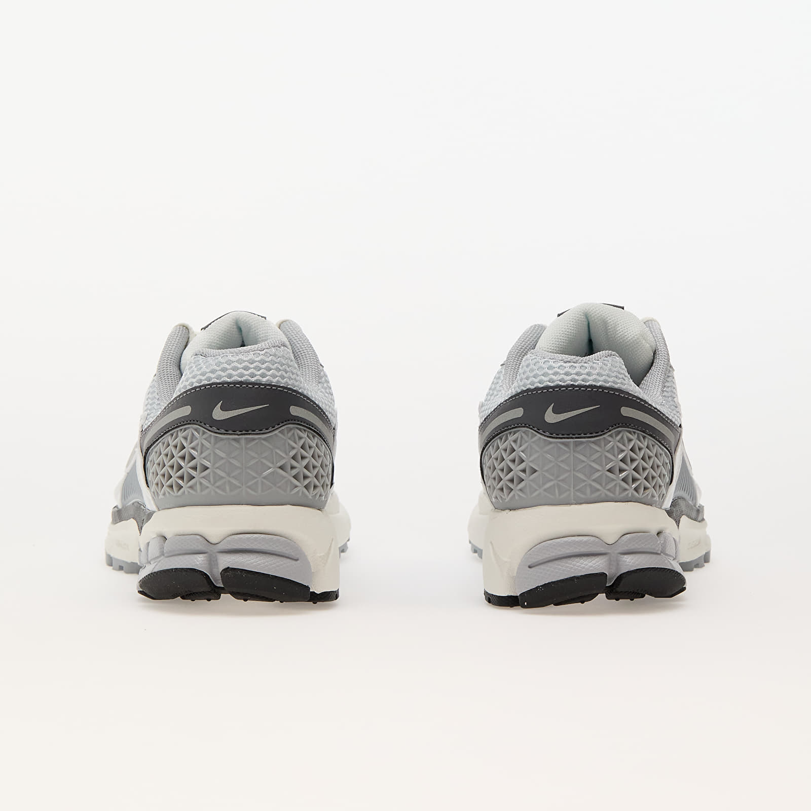 Chaussures et baskets femme Nike W Zoom Vomero 5 Pure Platinum/ Metallic Silver