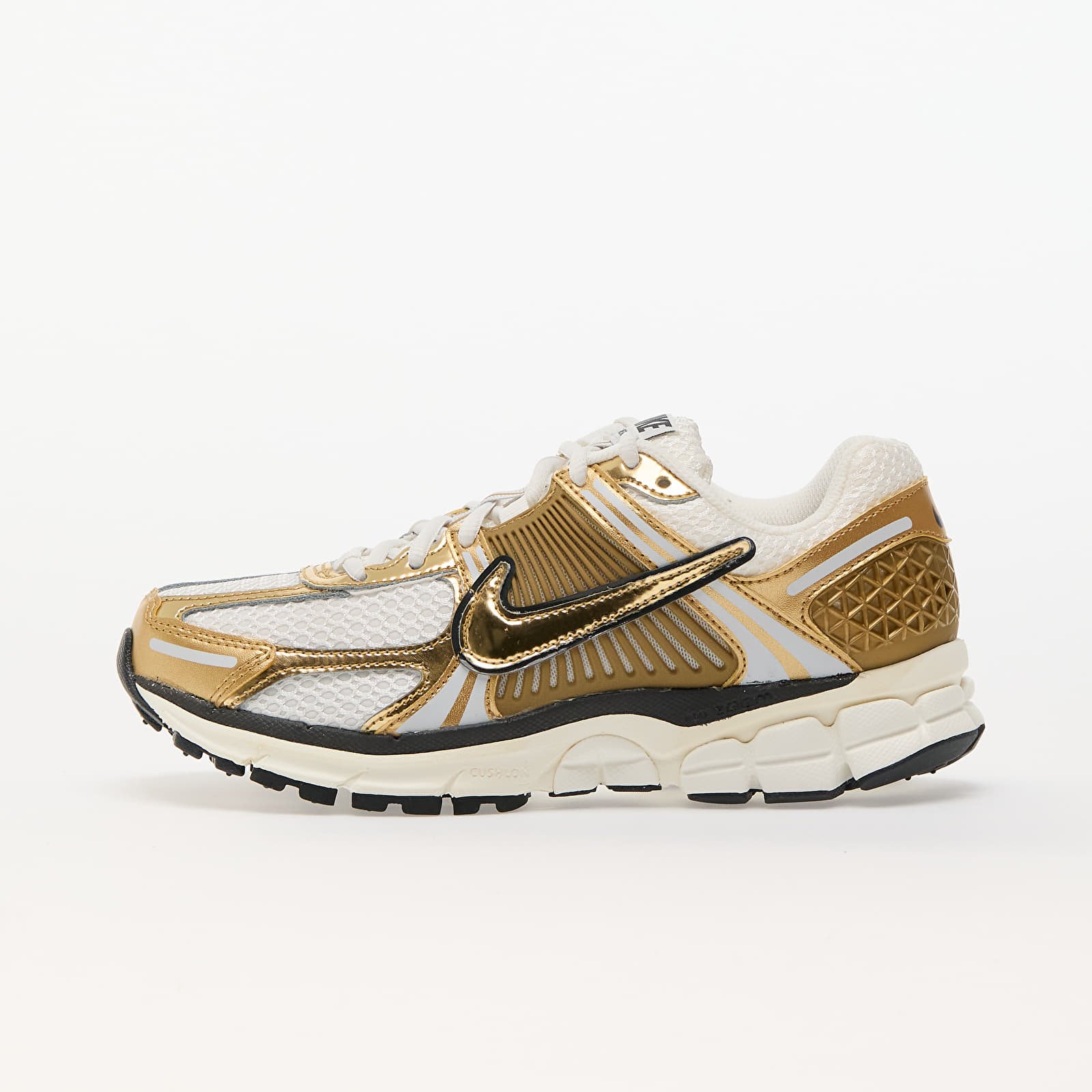 Dámske topánky a tenisky Nike W Zoom Vomero 5 Gld Photon Dust/ Metallic Gold-Gridiron-Sail