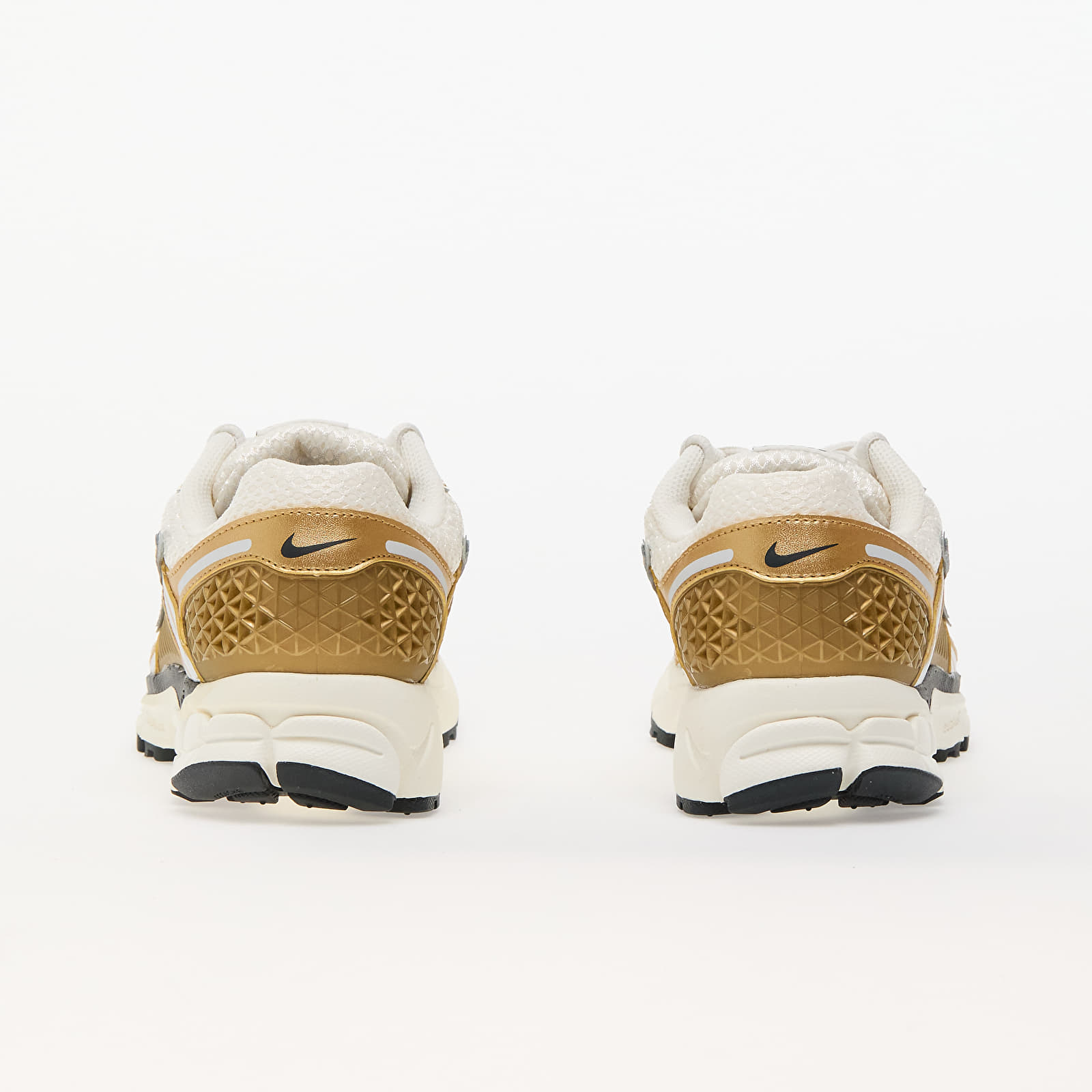 Dámske topánky a tenisky Nike W Zoom Vomero 5 Gld Photon Dust/ Metallic Gold-Gridiron-Sail
