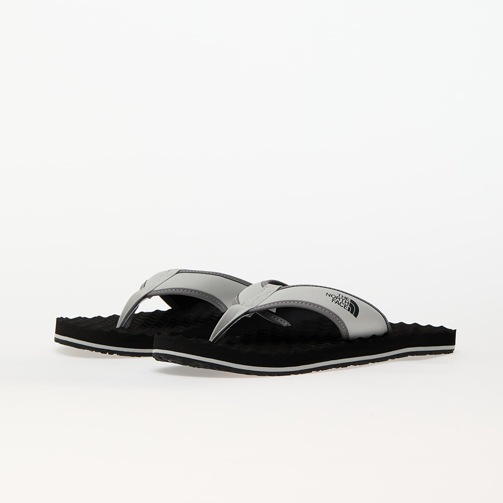 Turnschuhe und Schuhe fur Manner The North Face Base Camp Flip Flop II High Rise Grey TNF Black Queens