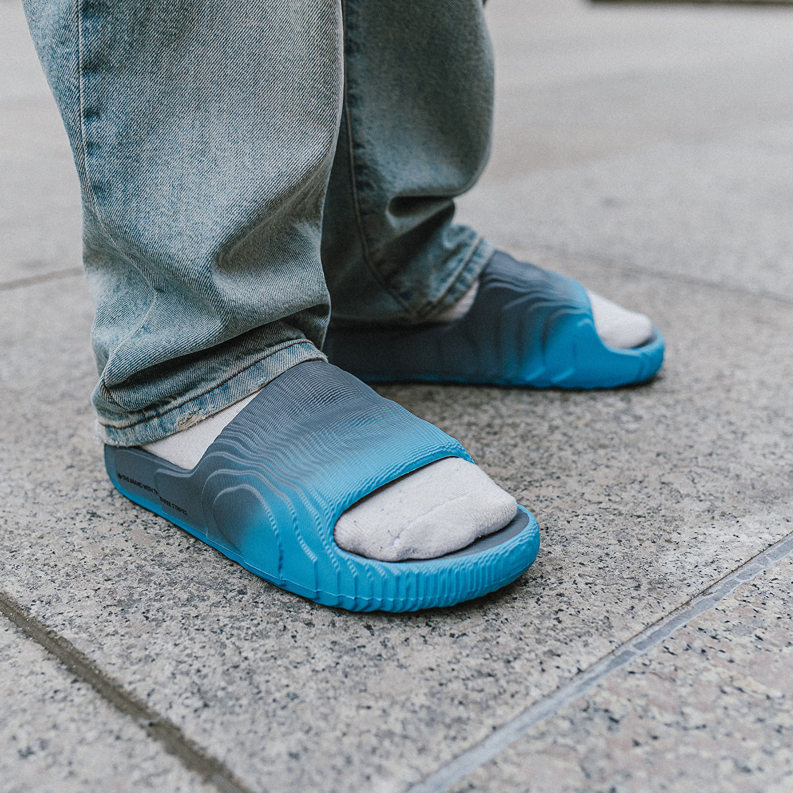 Pánske tenisky a obuv adidas Adilette 22 Grey Three/ Semi Blue Burst/ Core Black