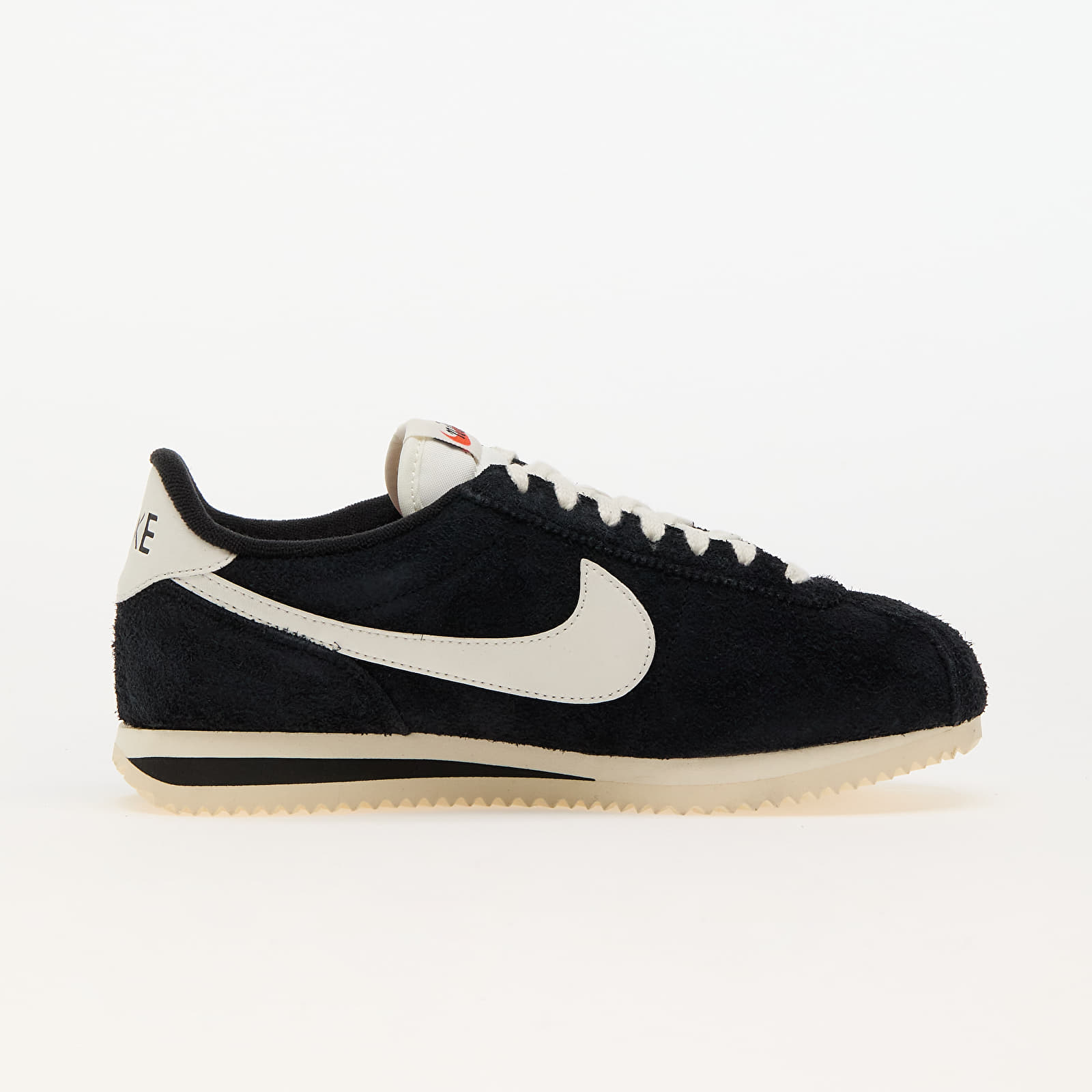 Încălțăminte și sneakerși pentru femei W Nike Cortez Vintage Black/ Sail-Coconut Milk-Team Orange