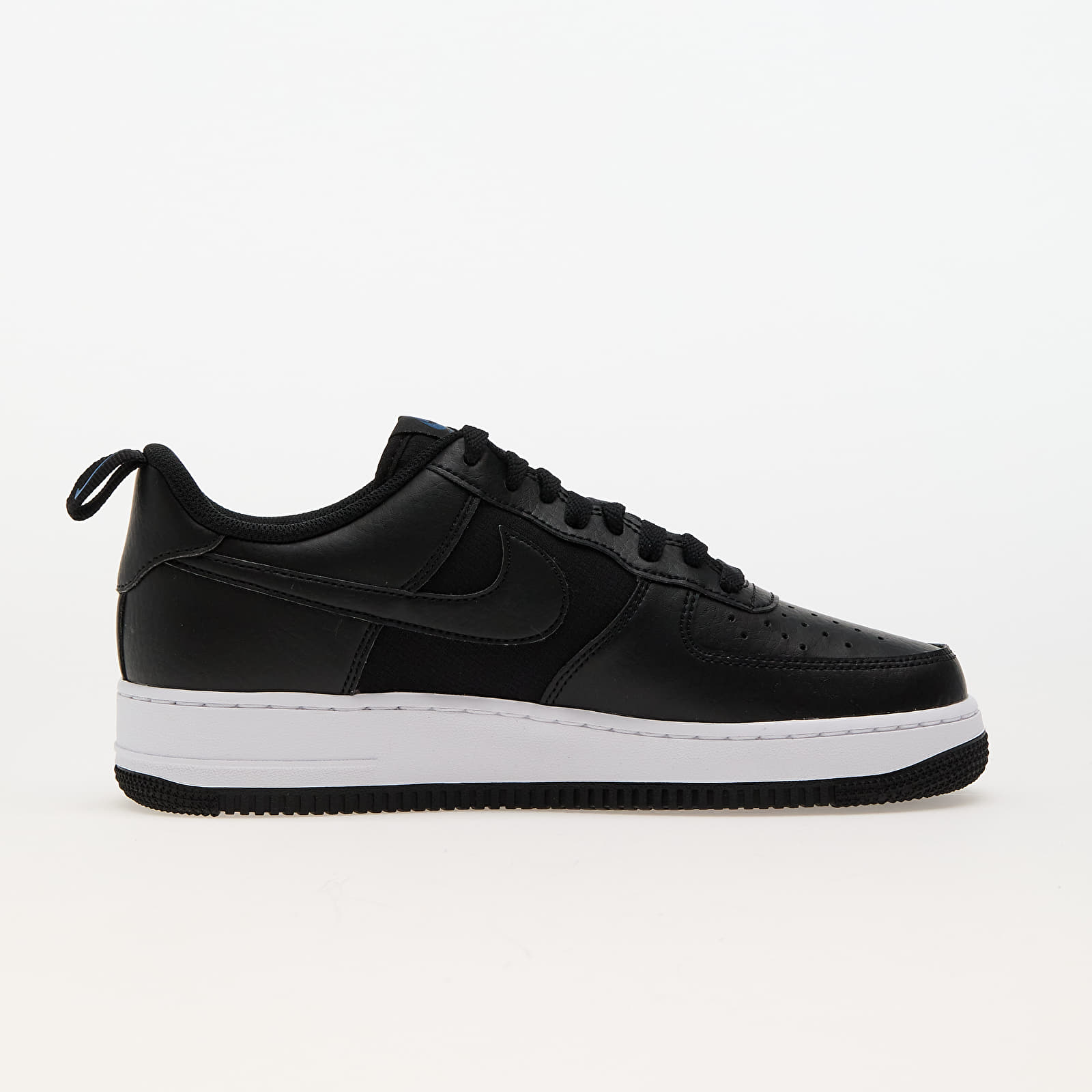 Men s sneakers and shoes Nike Air Force 1 07 Black Black Court Blue White Queens