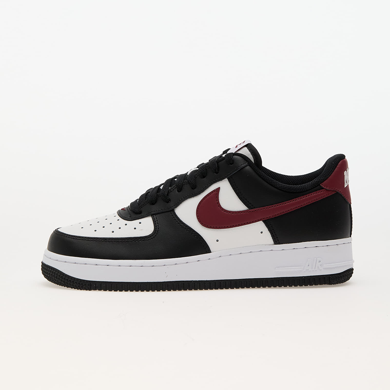 Men s sneakers and shoes Nike Air Force 1 07 Black Dark Team Red Summit White White Queens