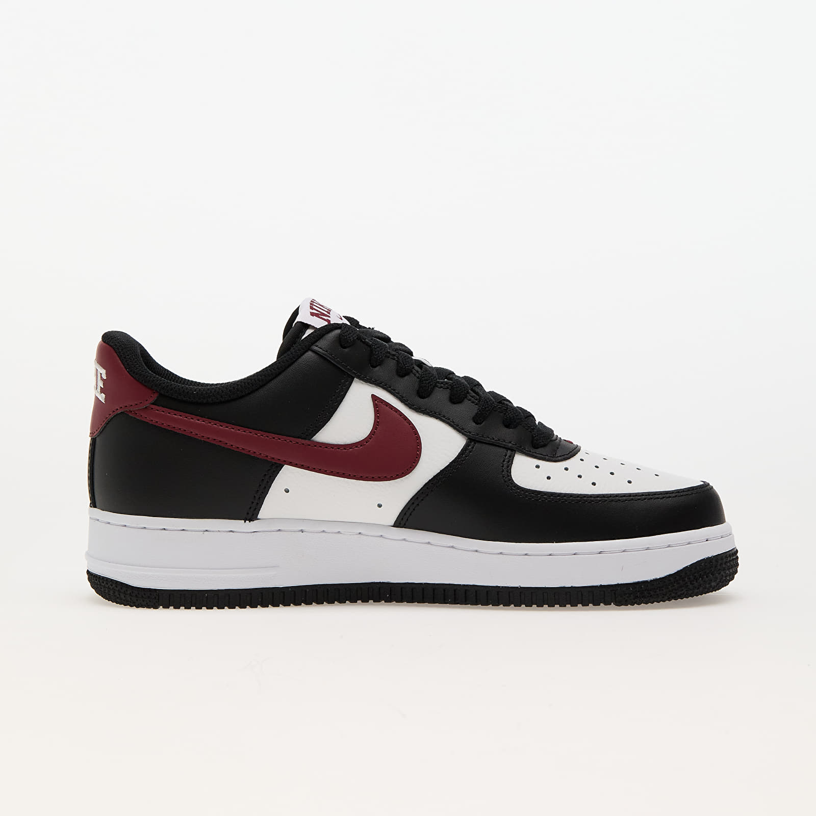Turnschuhe und Schuhe für Männer Nike Air Force 1 '07 Black/Dark Team Red-Summit White-White
