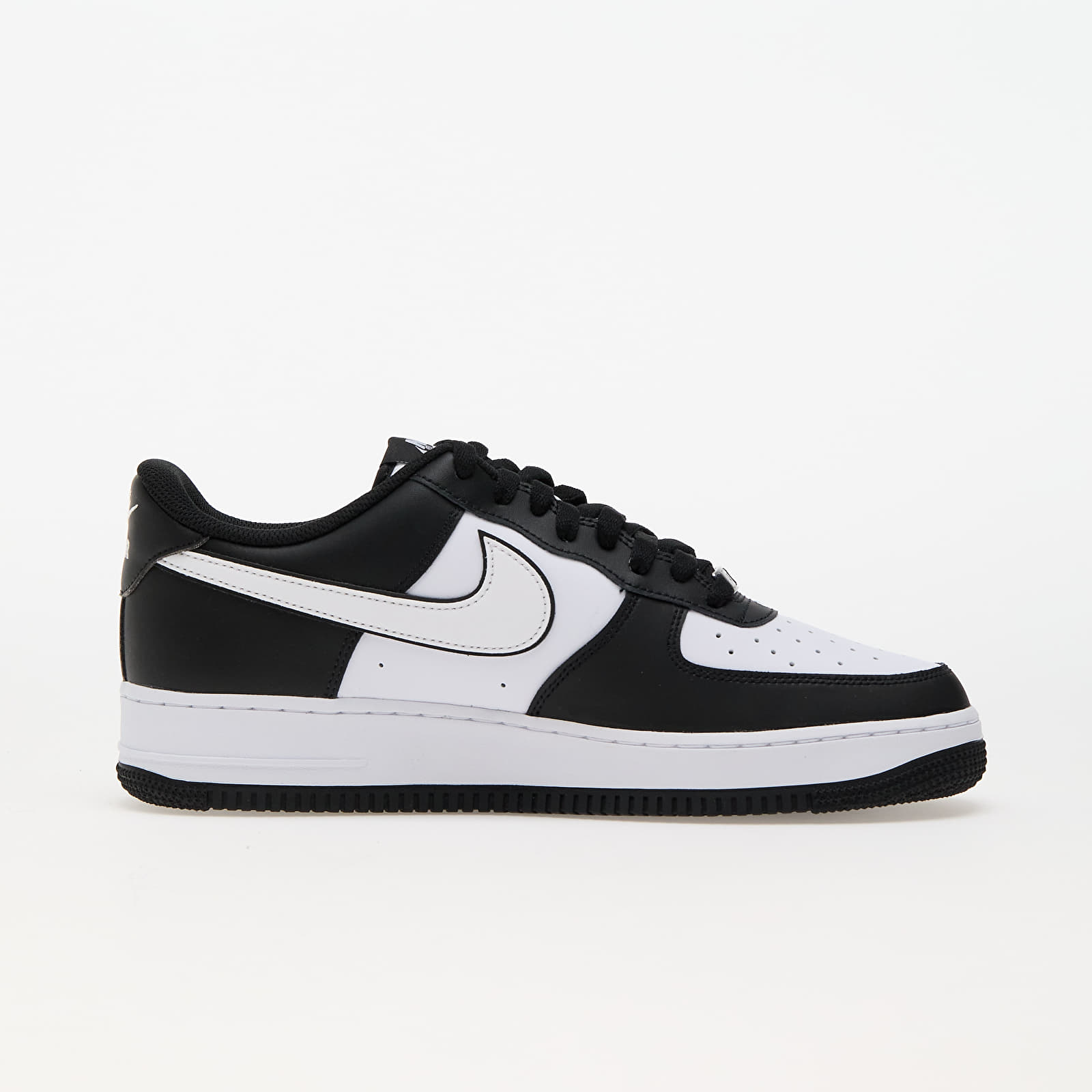 Turnschuhe und Schuhe fur Manner Nike Air Force 1 07 Black White Black Queens