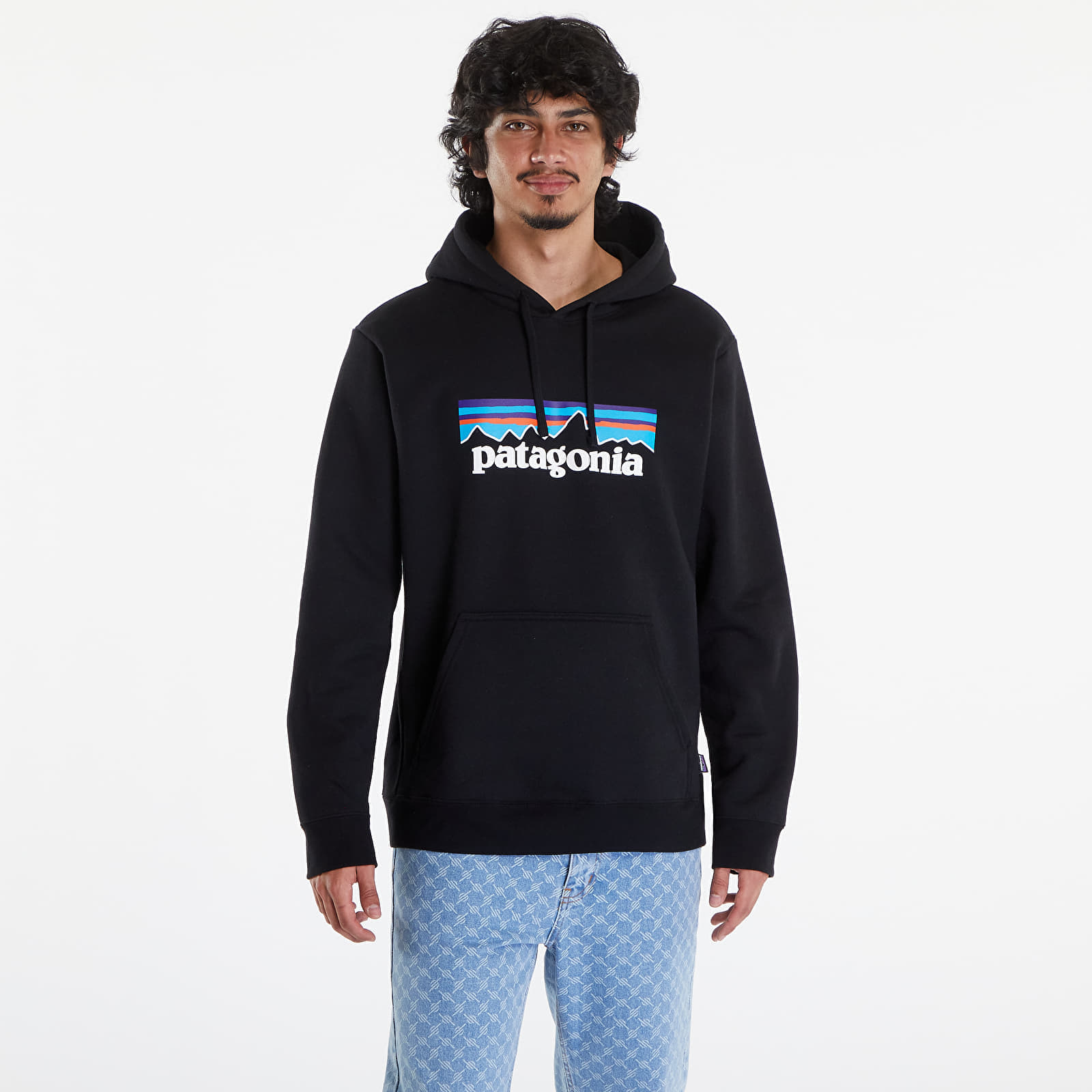 Pulóver Patagonia P-6 Logo Uprisal Hoody UNISEX Black L akciós termékkép 1