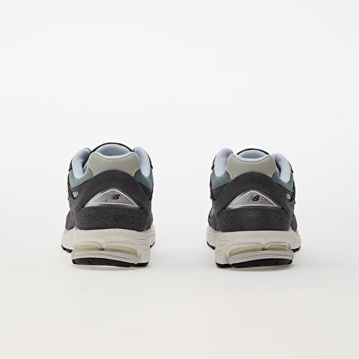 Scarpe e scarpe da ginnastica da uomo New Balance 2002R Magnet Queens