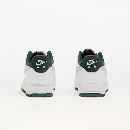 Baskets et chaussures pour hommes Nike Air Force 1 07 Lv8 White Sea Glass Vintage Green Queens
