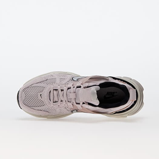 Sneakers und Schuhe fur Frauen Nike W V2K Run Platinum Violet Chrome Light Bone Black Queens
