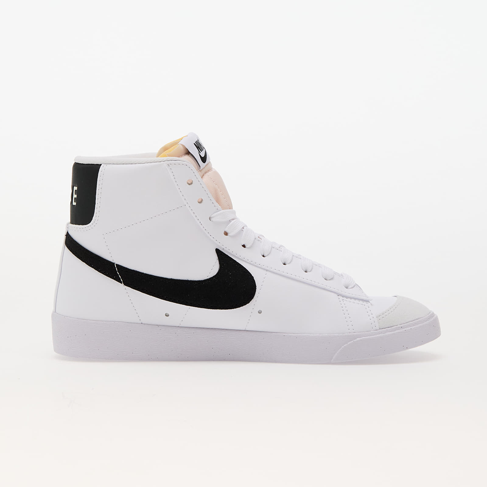 Női tornacipők és cipők Nike W Blazer Mid '77 Next Nature White/ Black