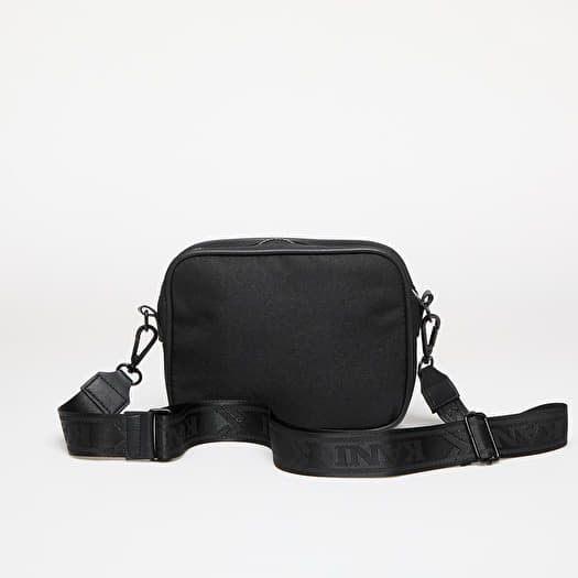 Essential messenger bag 2025
