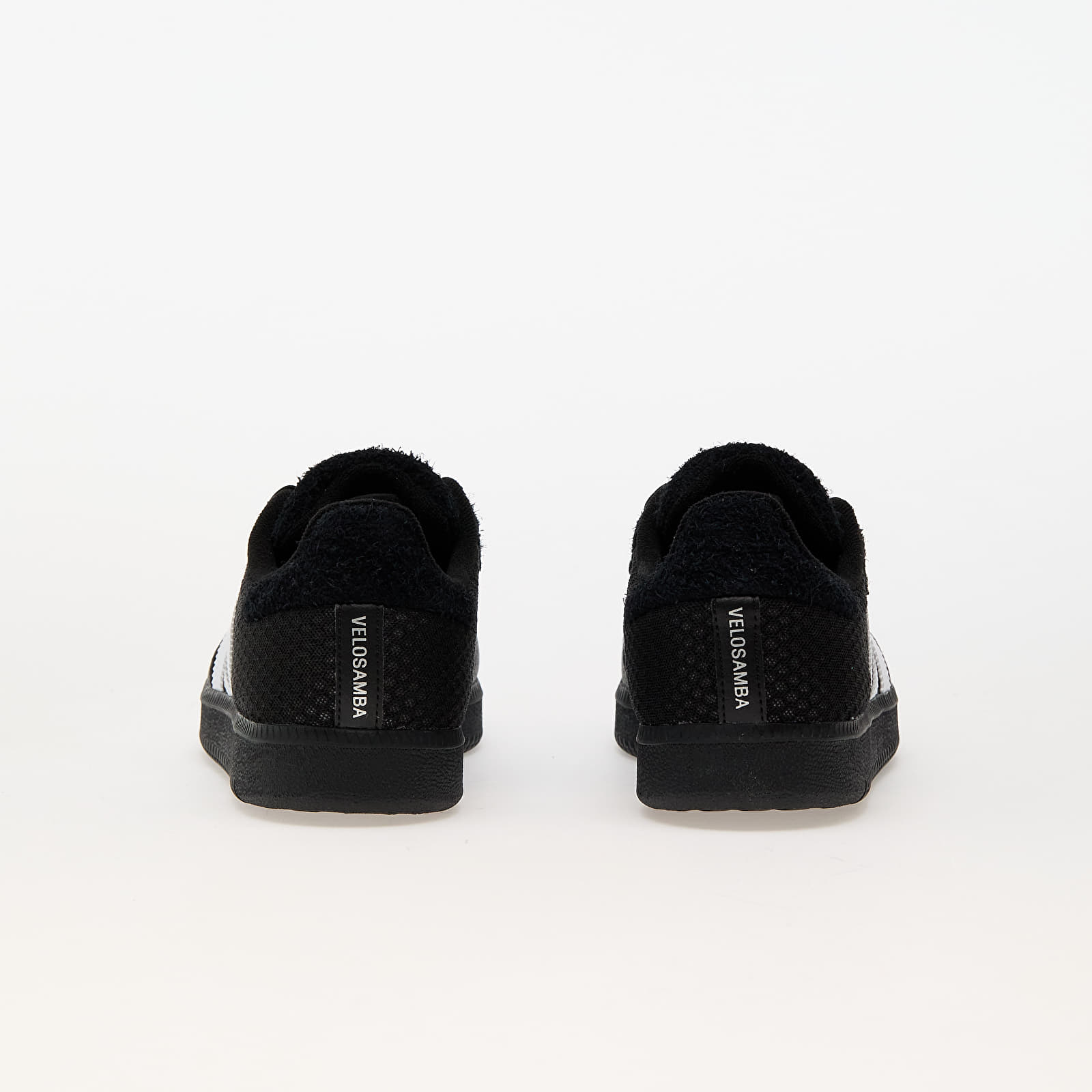 Meeste tossud ja kingad adidas Velosamba Cold.Rdy 2 Core Black/ Ftw White/ Zero Metalic