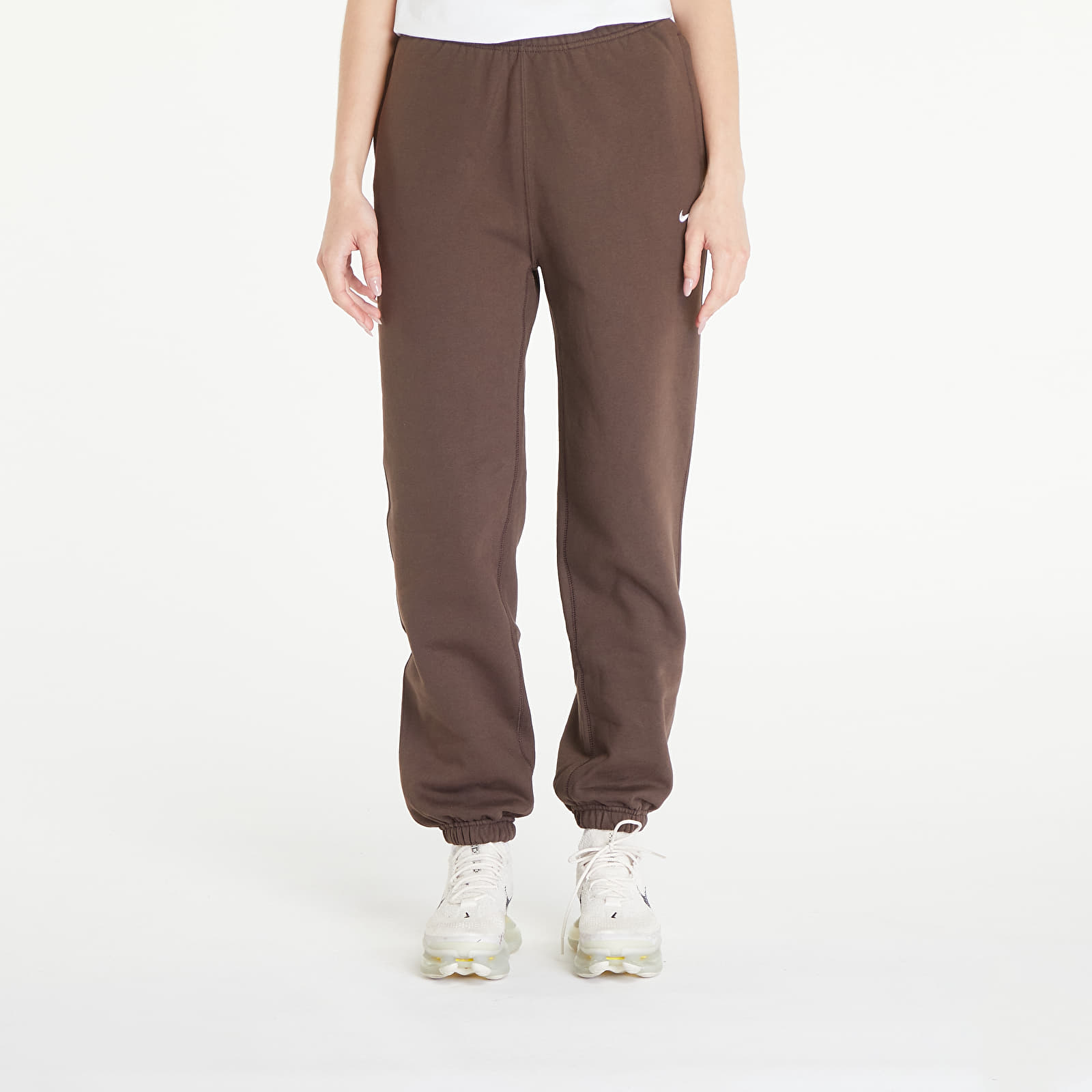 Träningsbyxor för kvinnor Nike Solo Swoosh Women's Fleece Pants Baroque Brown/ White
