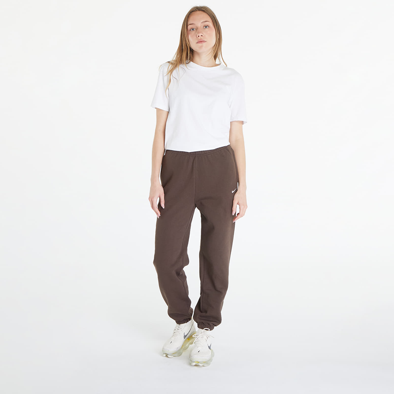 Träningsbyxor för kvinnor Nike Solo Swoosh Women's Fleece Pants Baroque Brown/ White