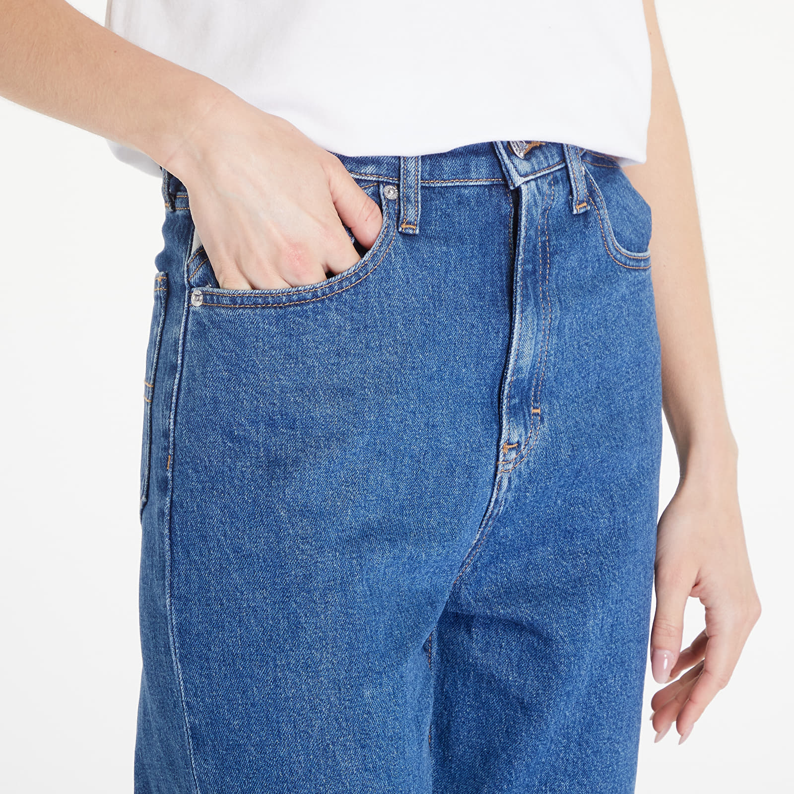 Women's jeans Tommy Jeans Mom Jean Ultra High Tapered Flag Denim Medium