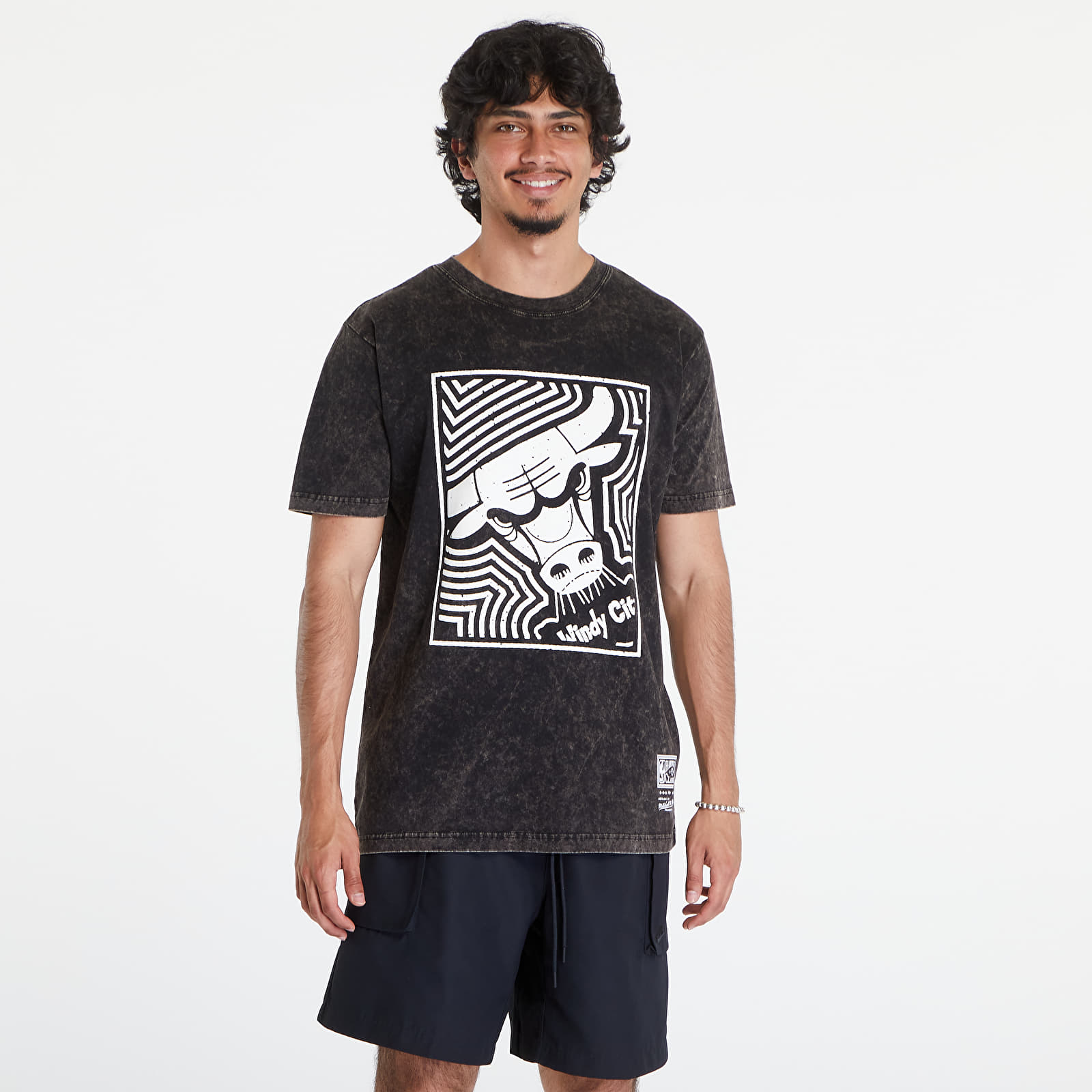T-särgid Mitchell & Ness NBA Destination Leisure SS Premium Graphic Tee Chicago Bulls Black