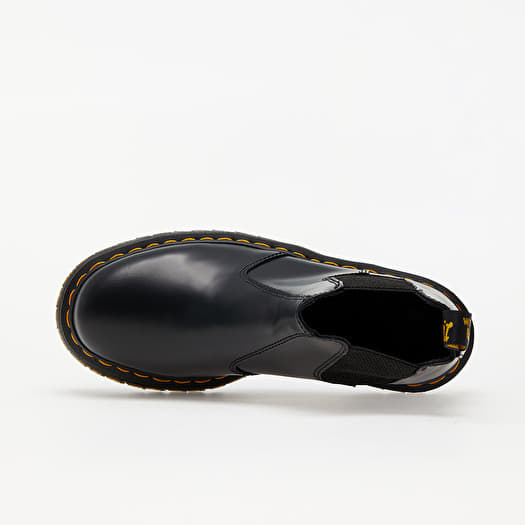 Baskets et chaussures pour femmes Dr. Martens 2976 Quad black Queens