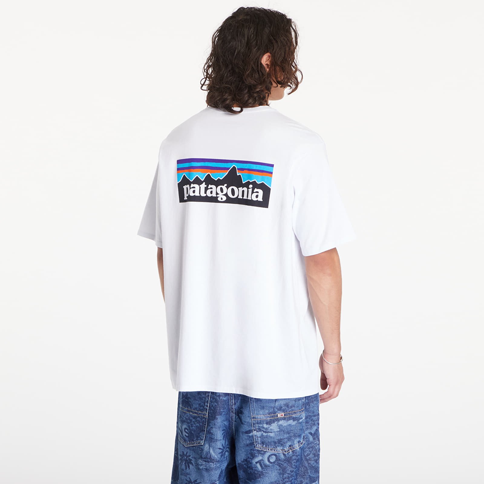 T-särgid Patagonia M's P6 Logo Responsibili Tee White