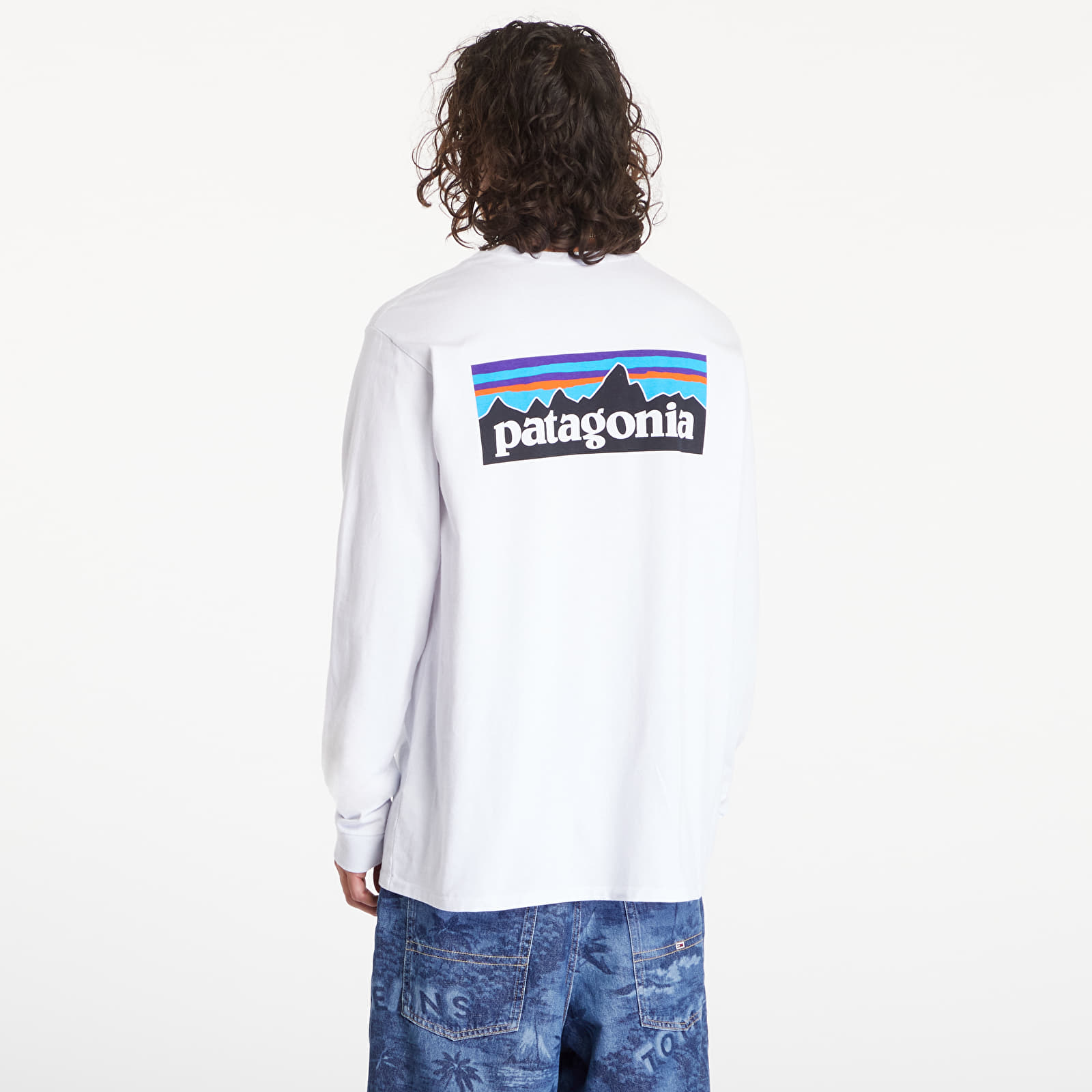 T-särgid Patagonia M's LS P6 Logo Responsibili Tee White