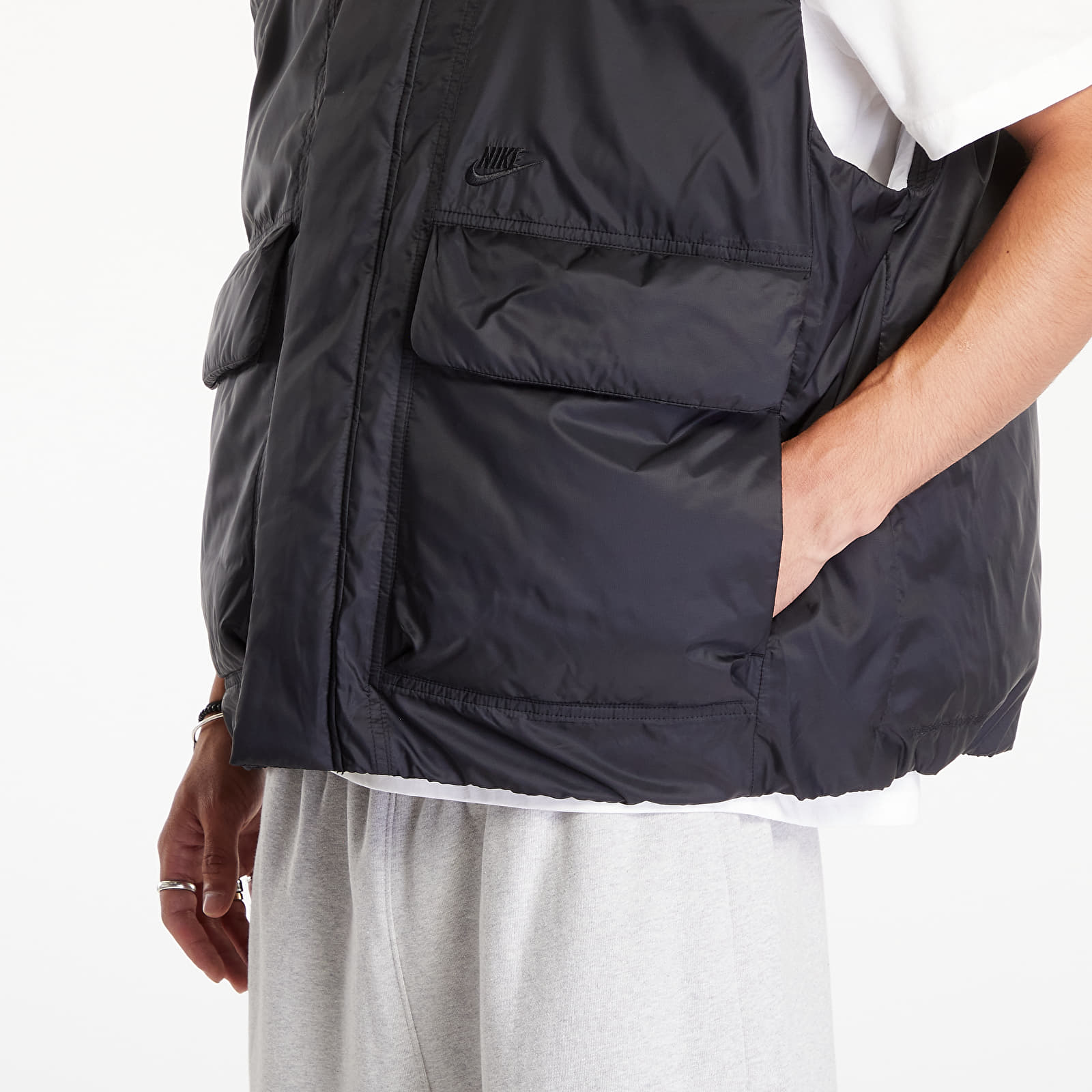 Vesty Nike Men´s Tech Pack Therma-FIT ADV Repel Woven Vest Black/ Black
