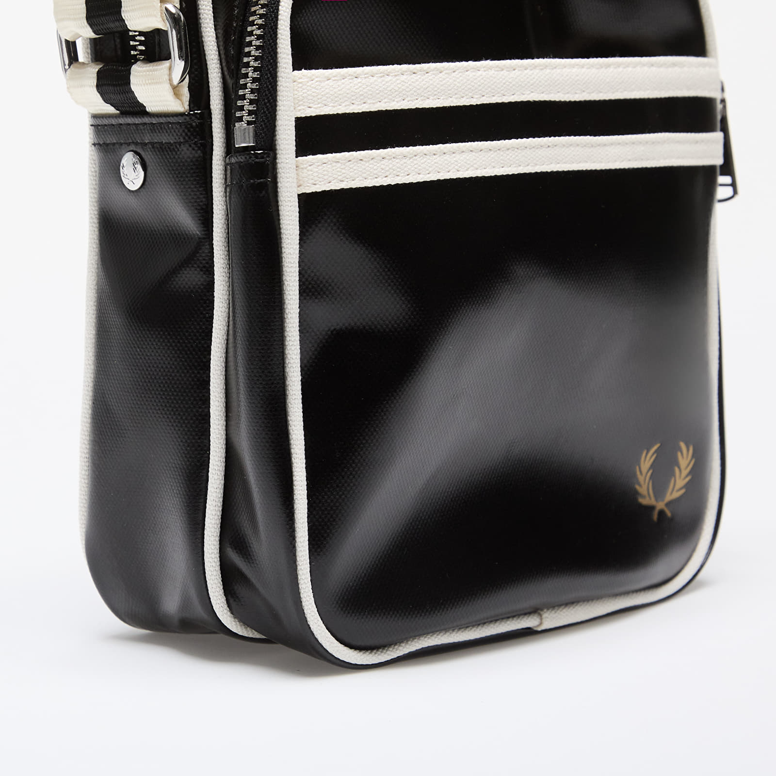 Shoulder bags FRED PERRY Classic Side Bag Black/  Ecru
