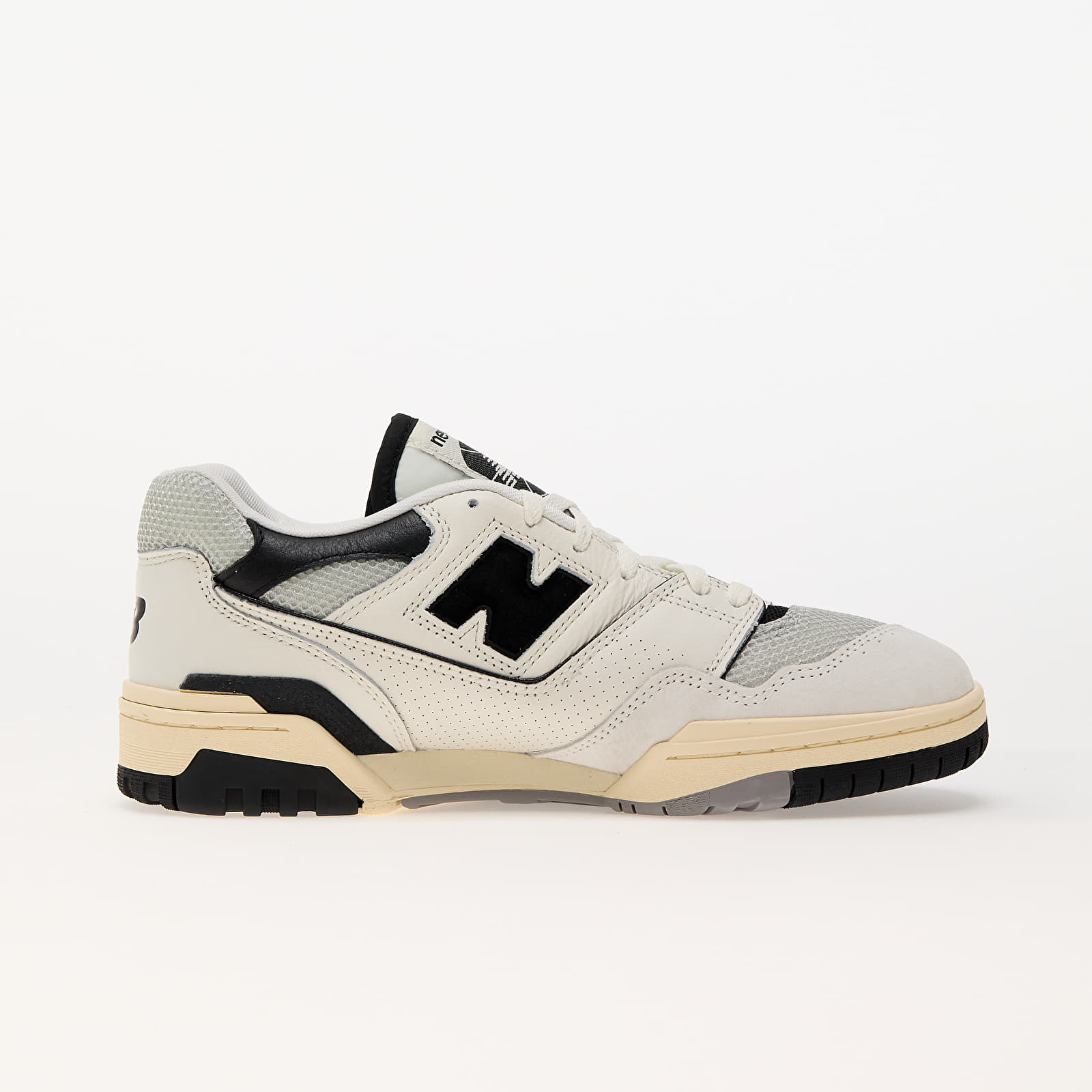 Baskets et chaussures pour hommes New Balance 550 White Queens