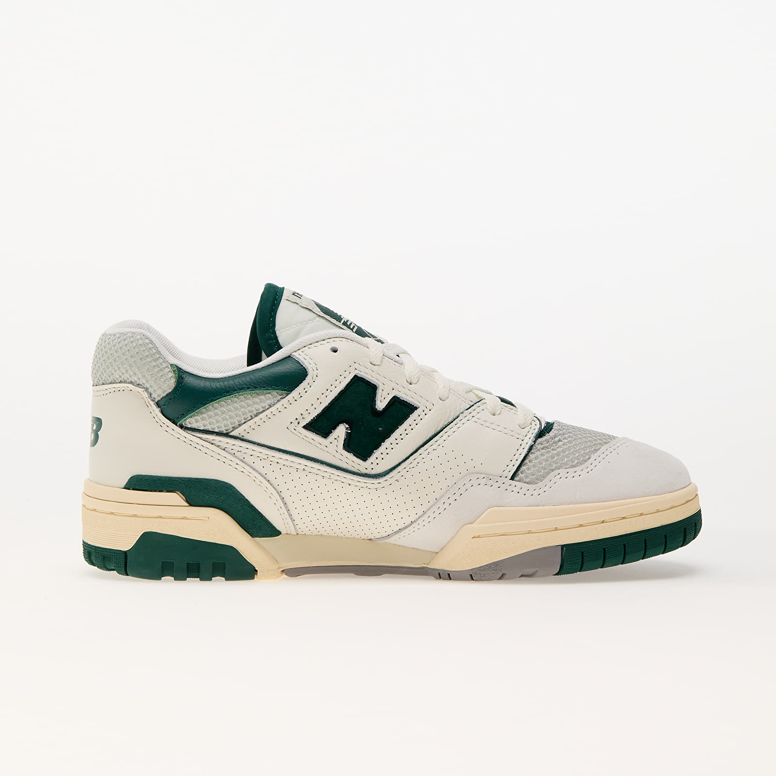 Vīriešu čības un apavi New Balance 550 White