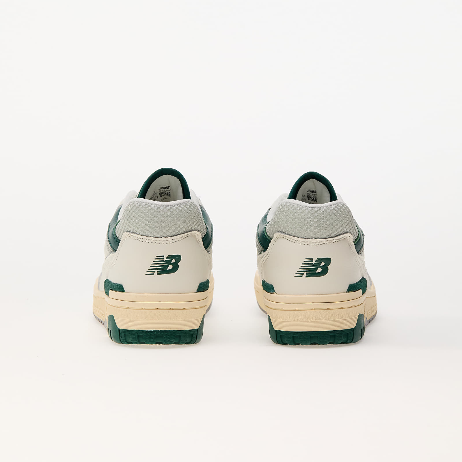 Vīriešu čības un apavi New Balance 550 White