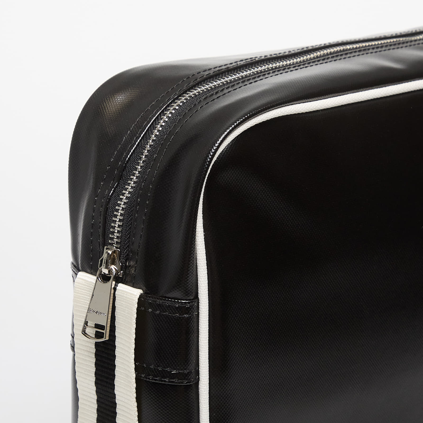 Shoulder bags FRED PERRY Classic Shoulder Bag Black/  Ecru