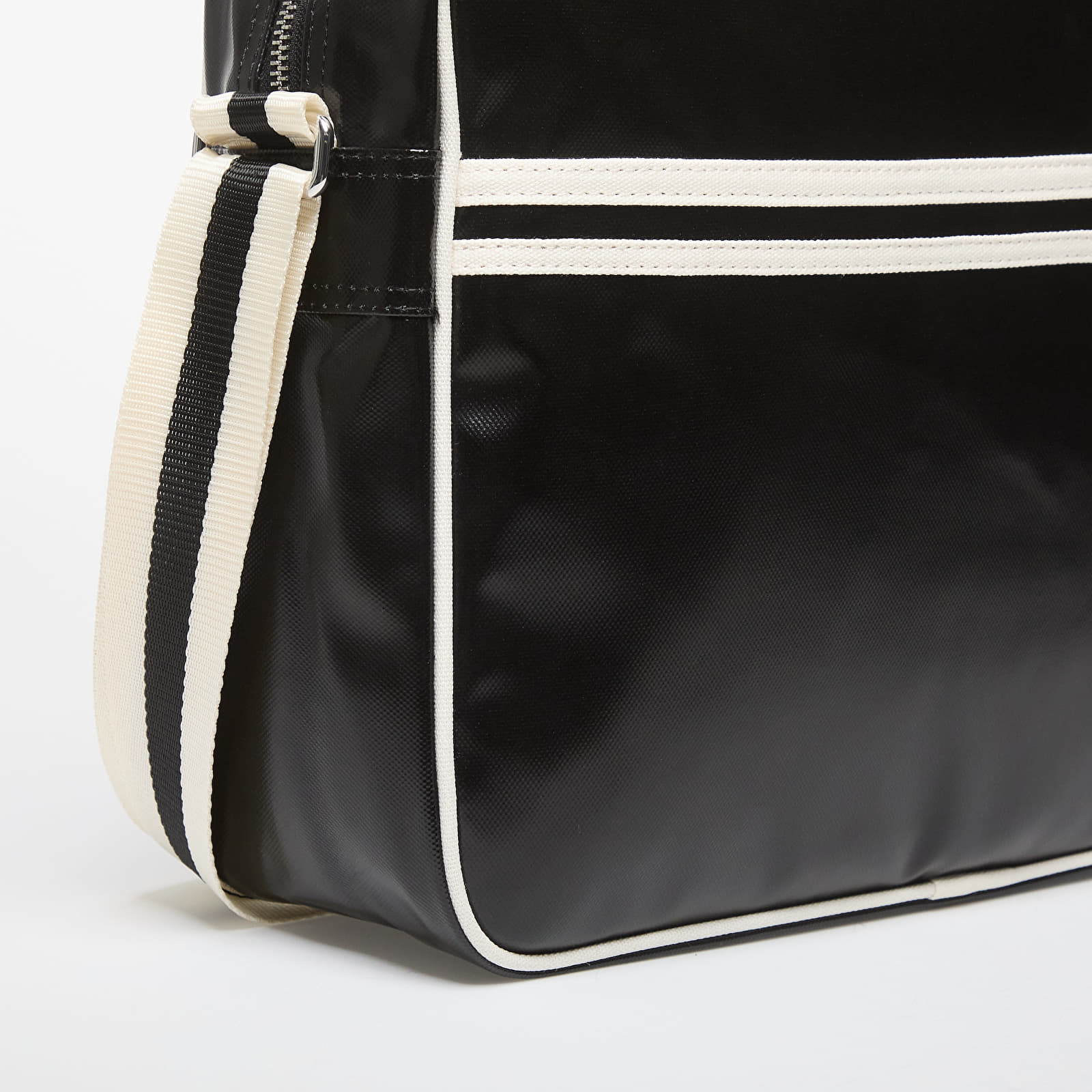 Borse a tracolla FRED PERRY Classic Shoulder Bag Black Ecru Queens
