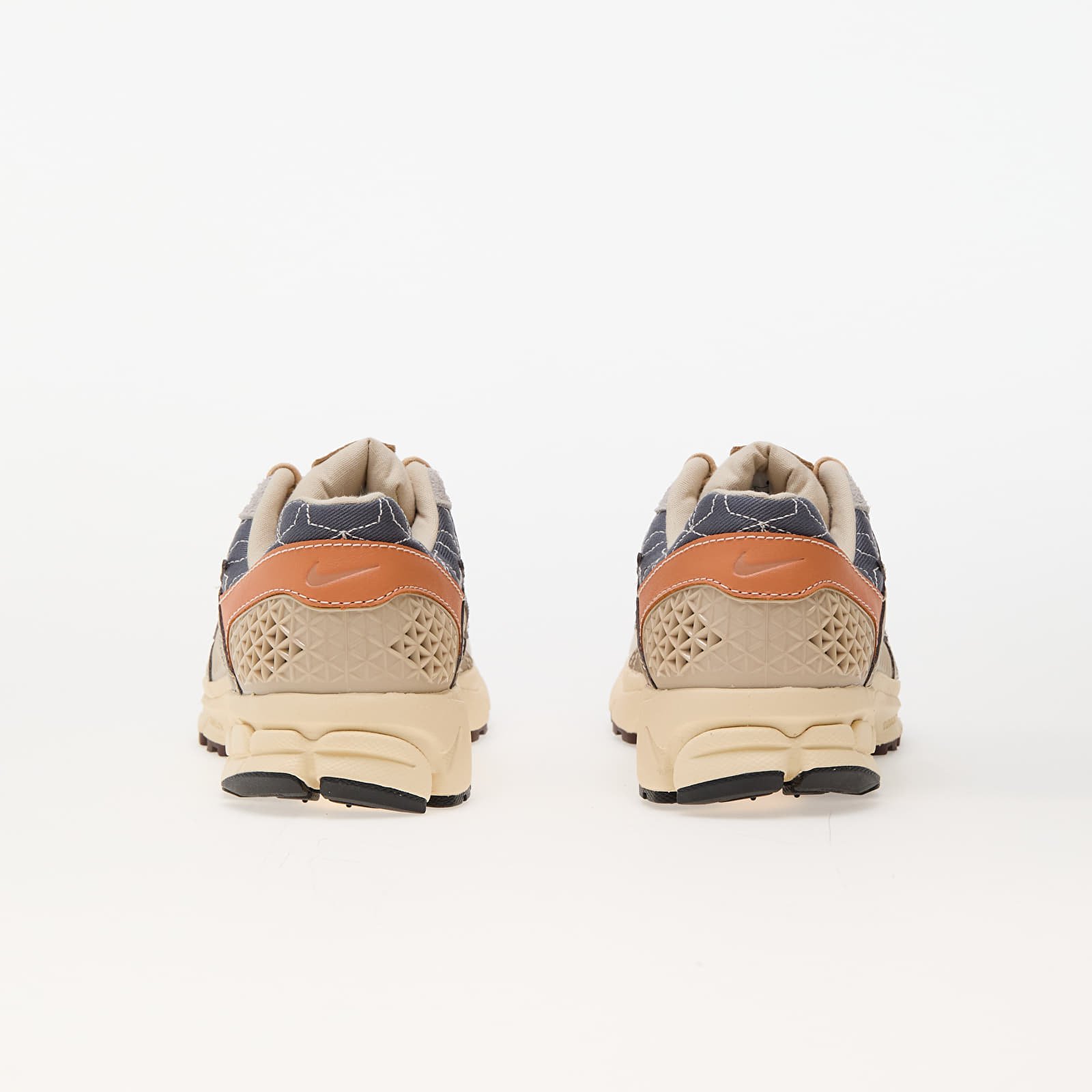 Herensneakers en -schoenen Nike Zoom Vomero 5 Sanddrift/ Earth-Muslin-Khaki