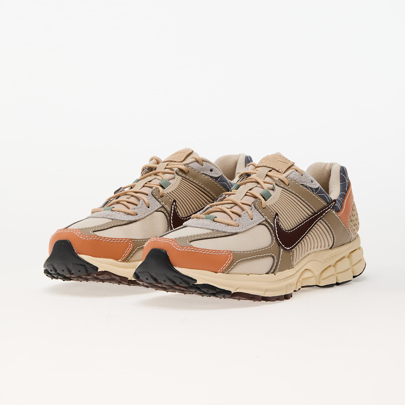 Herensneakers en -schoenen Nike Zoom Vomero 5 Sanddrift/ Earth-Muslin-Khaki