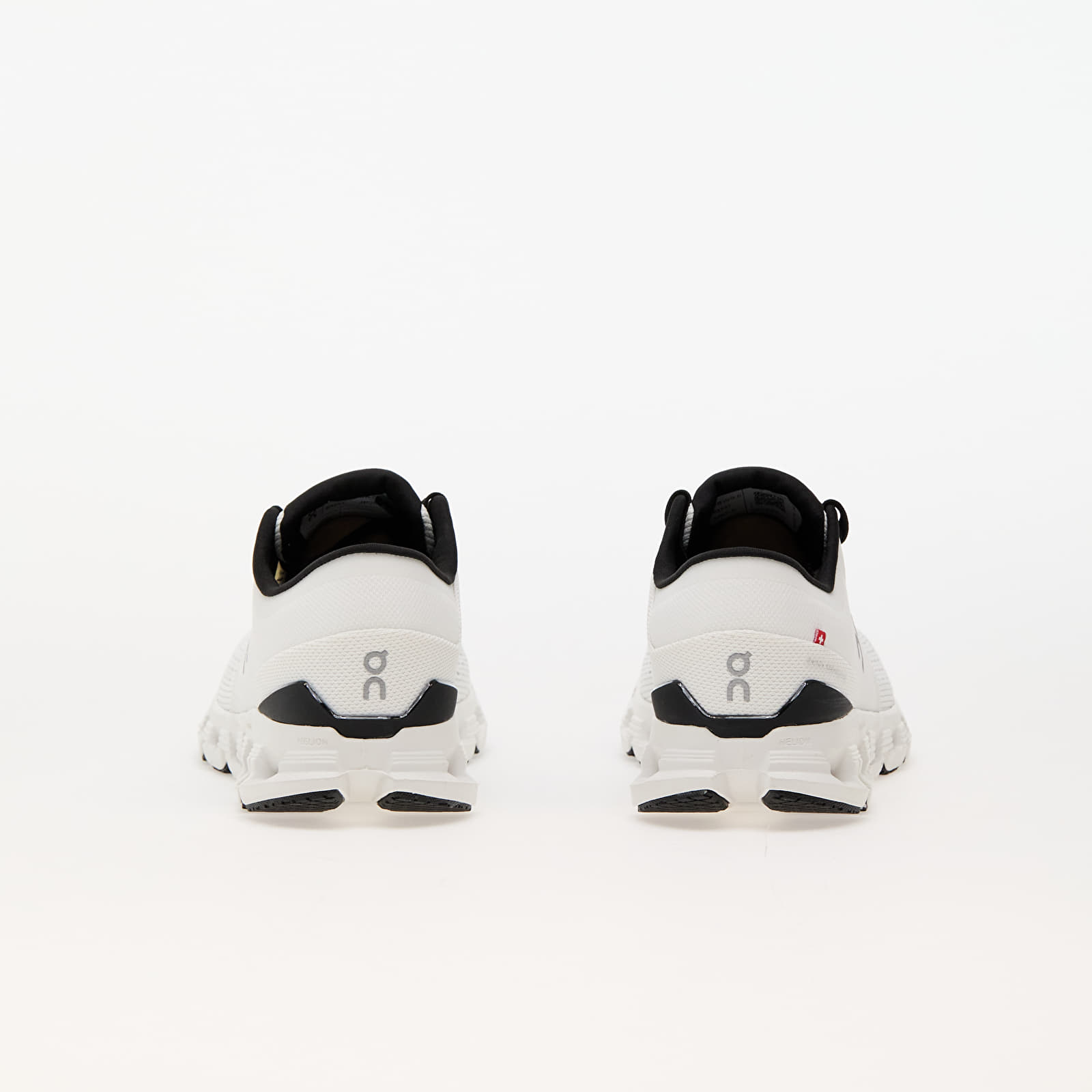 Women's sneakers and shoes On W Cloud X 4 Ivory/ Black