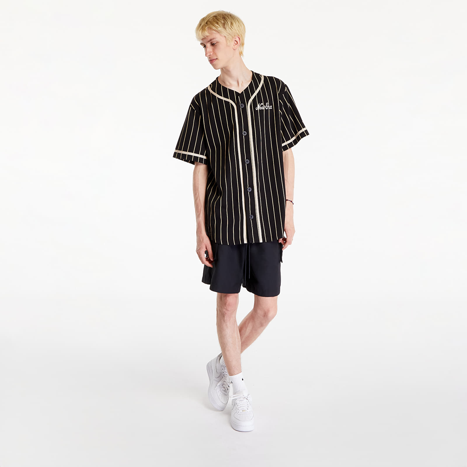 T-Shirts Männer New Era Pinstripe Jersey Black/ Stone