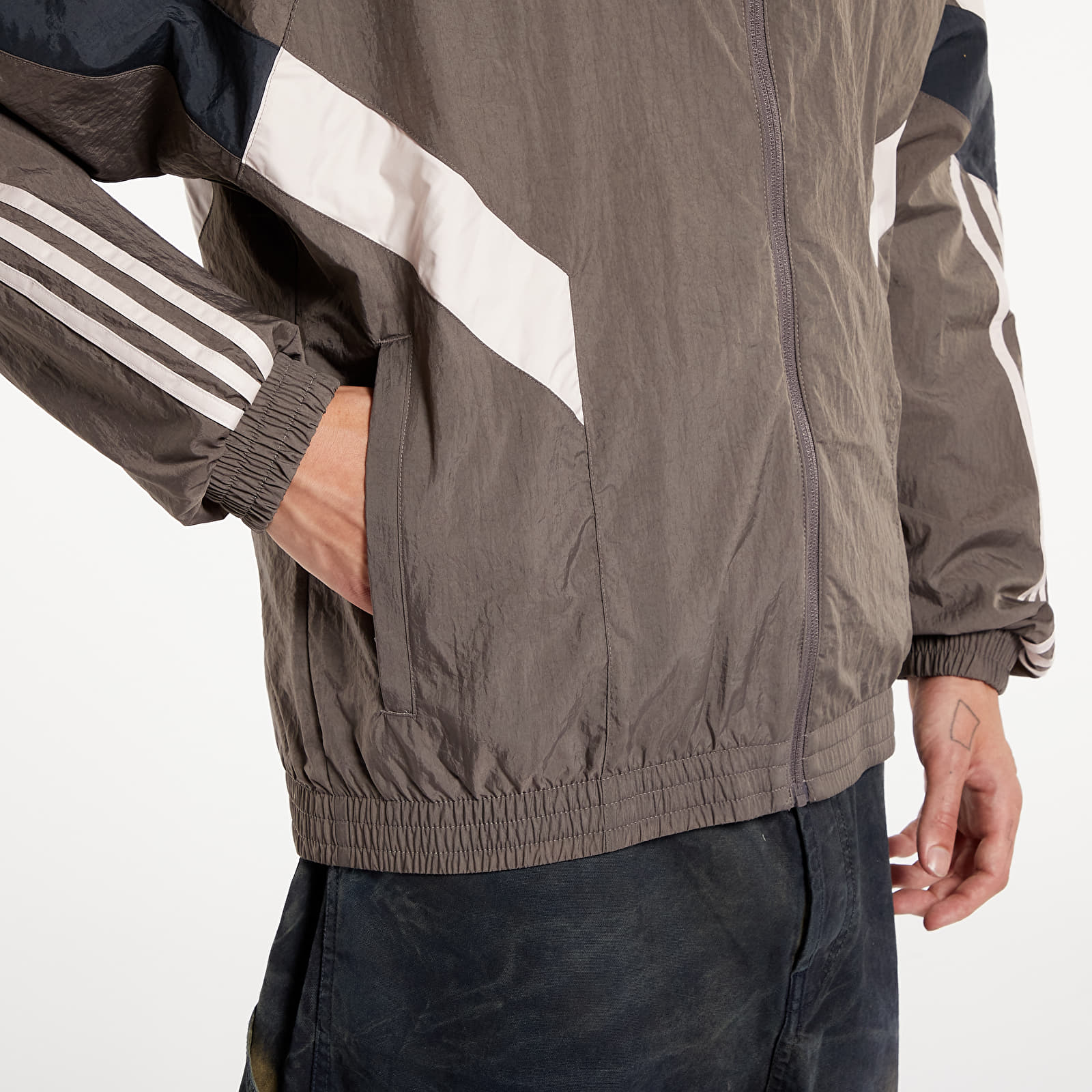 Herren Windjacken adidas Real Madrid Originals Track Top Charcoal Dark Grey Queens