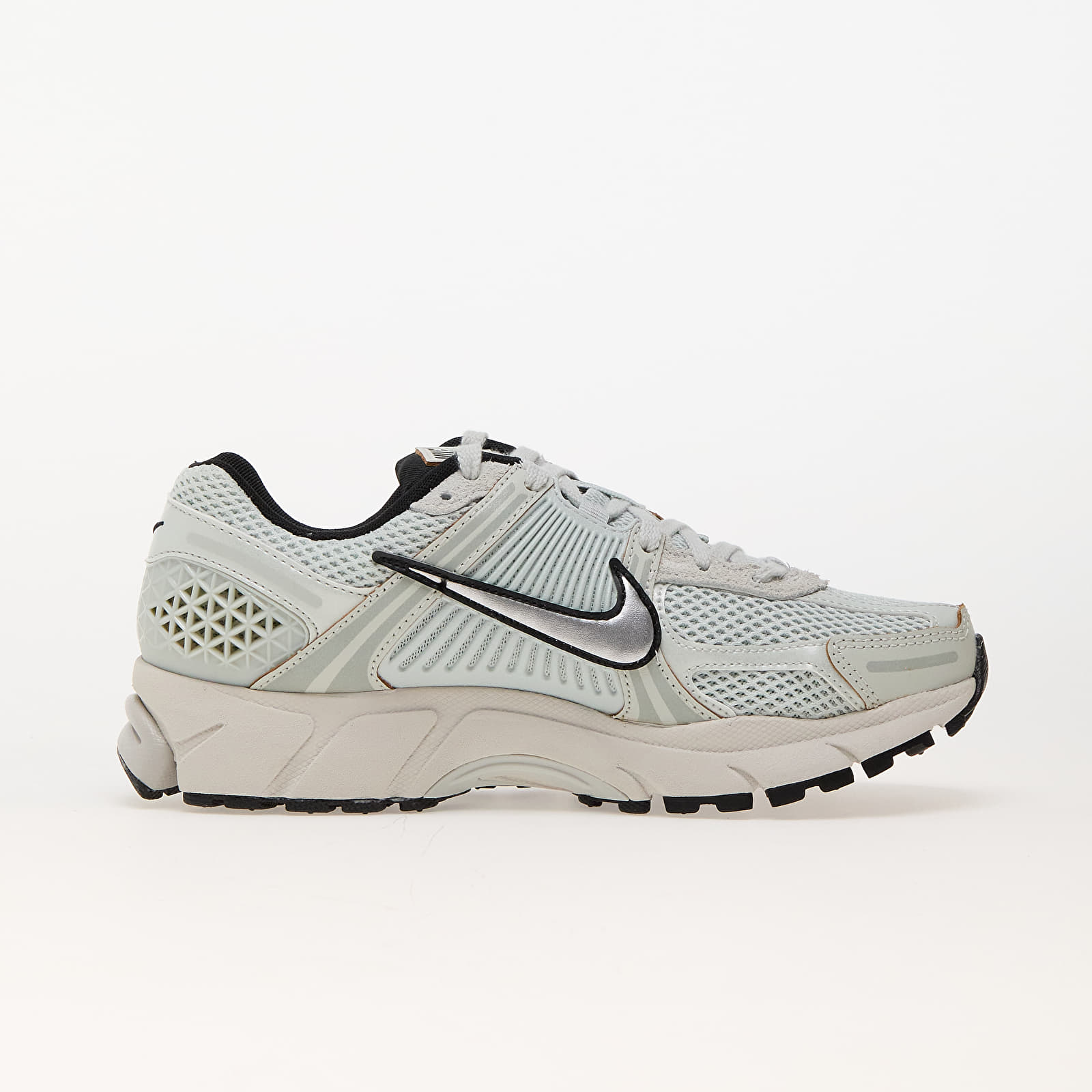 Damessneakers en -schoenen Nike W Zoom Vomero 5 Light Silver/ Chrome-Light Bone-Black