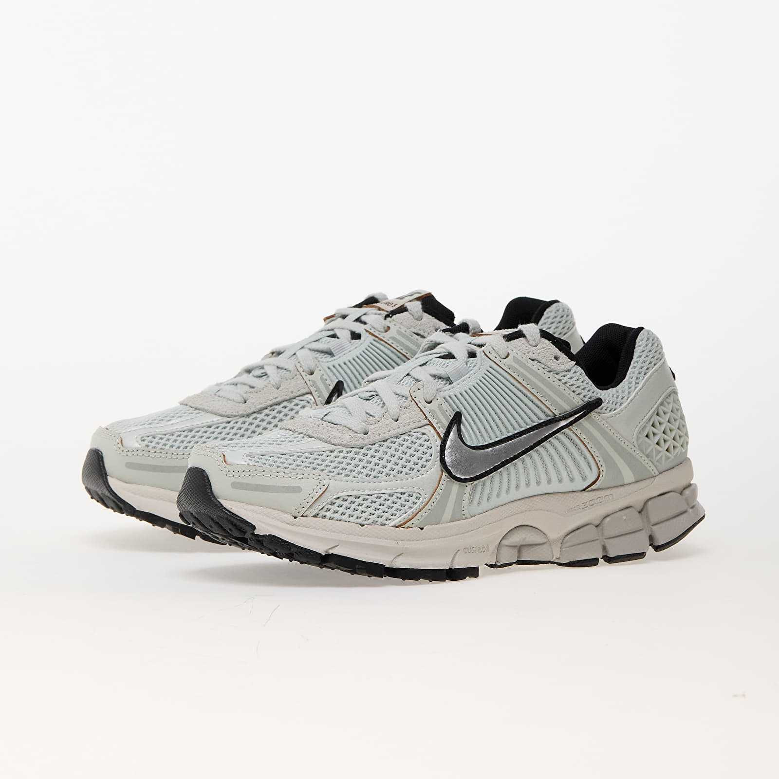 Damessneakers en -schoenen Nike W Zoom Vomero 5 Light Silver/ Chrome-Light Bone-Black