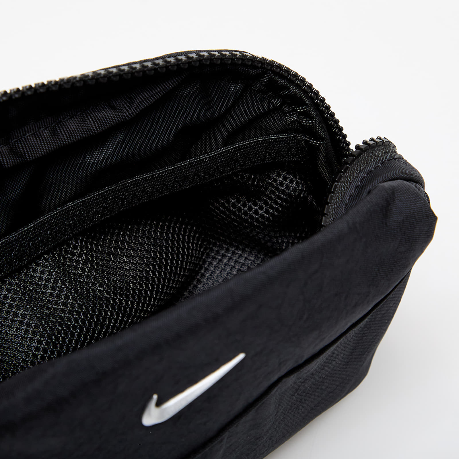 Τσαντάκι μέσης Nike Aura Waistpack Black/ Black/ Matte Silver 2 l