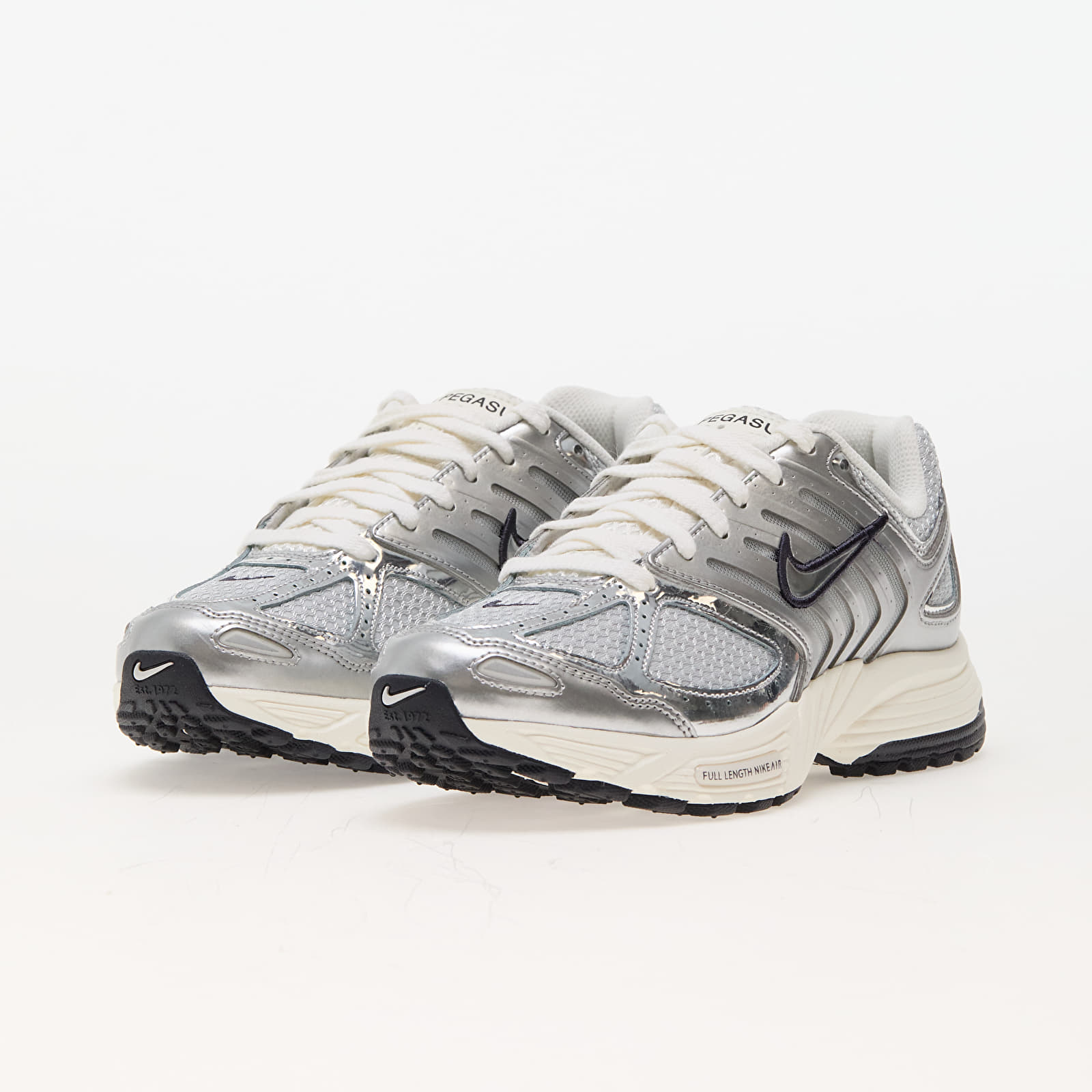 Shoes Nike W Air Pegasus 2005 Photon Dust Chrome Gridiron Sail Queens