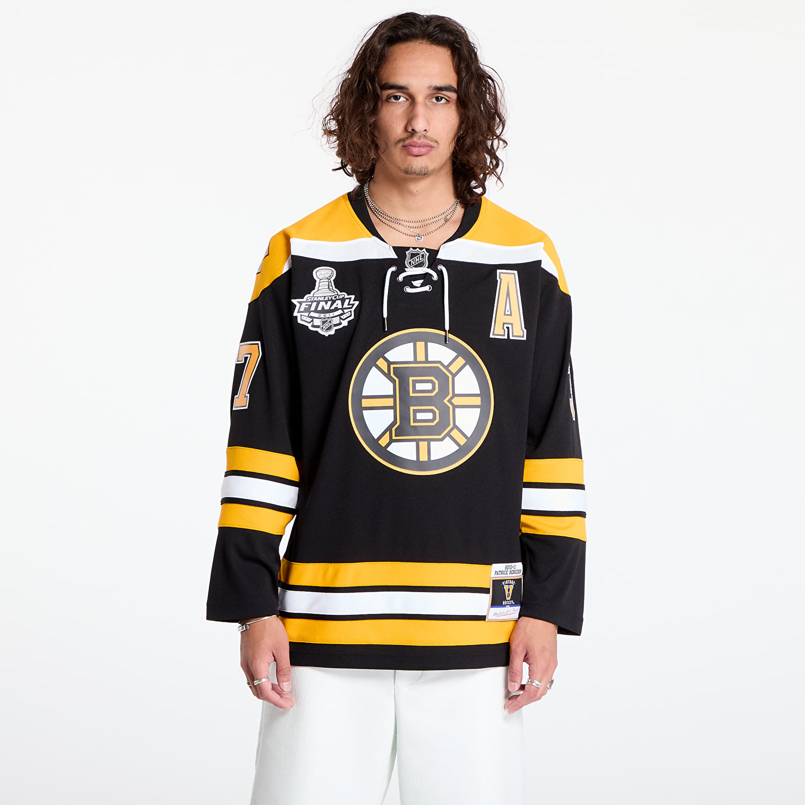 Jerseys Mitchell & Ness Boston Bruins 37 Patrice Bergeron NHL Stanley Cup Jersey Black/ Yellow Black/ Yellow