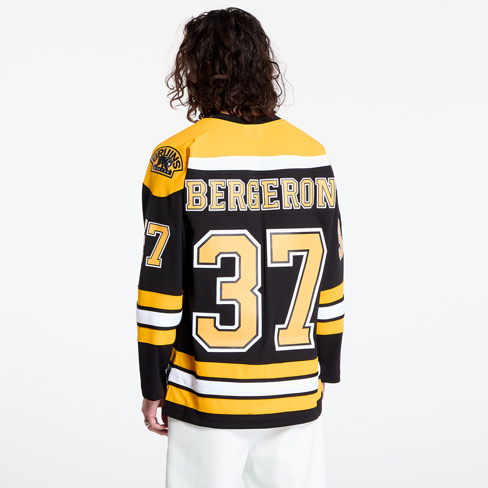 Jerseys Mitchell Ness Boston Bruins 37 Patrice Bergeron NHL Stanley Cup Jersey Black Yellow Black Yellow Queens