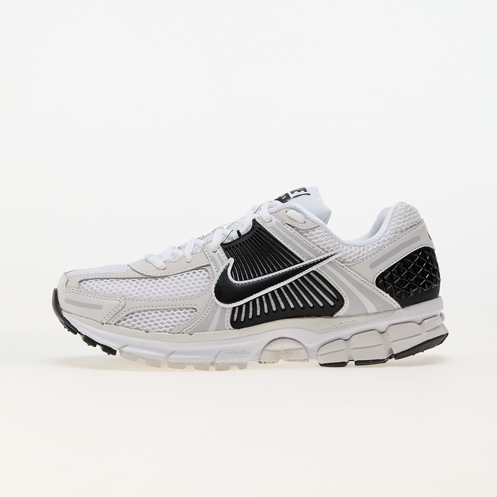 Meeste tossud ja kingad Nike Zoom Vomero 5 White/ Black-Platinum Tint-Mtlc Platinum