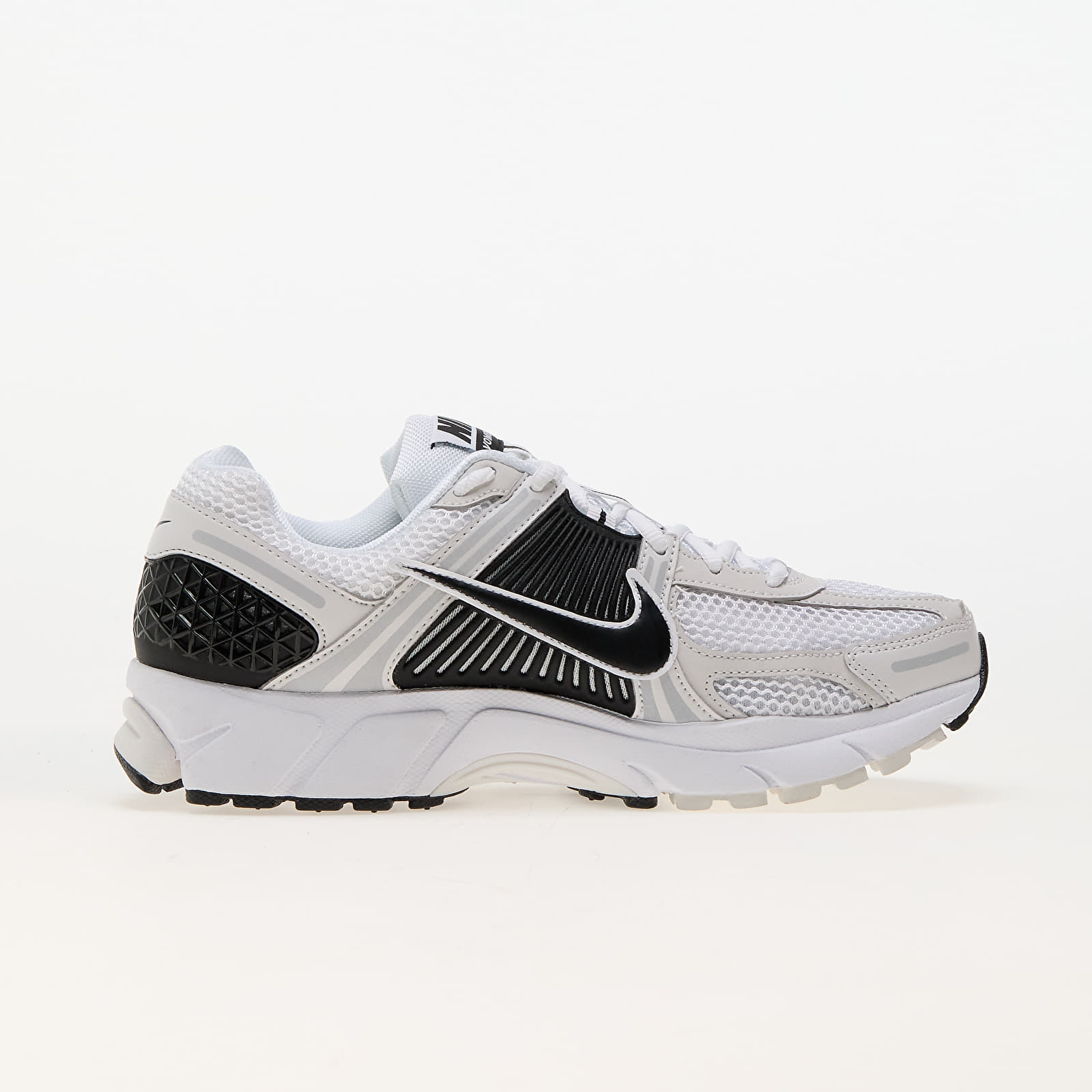 Meeste tossud ja kingad Nike Zoom Vomero 5 White/ Black-Platinum Tint-Mtlc Platinum